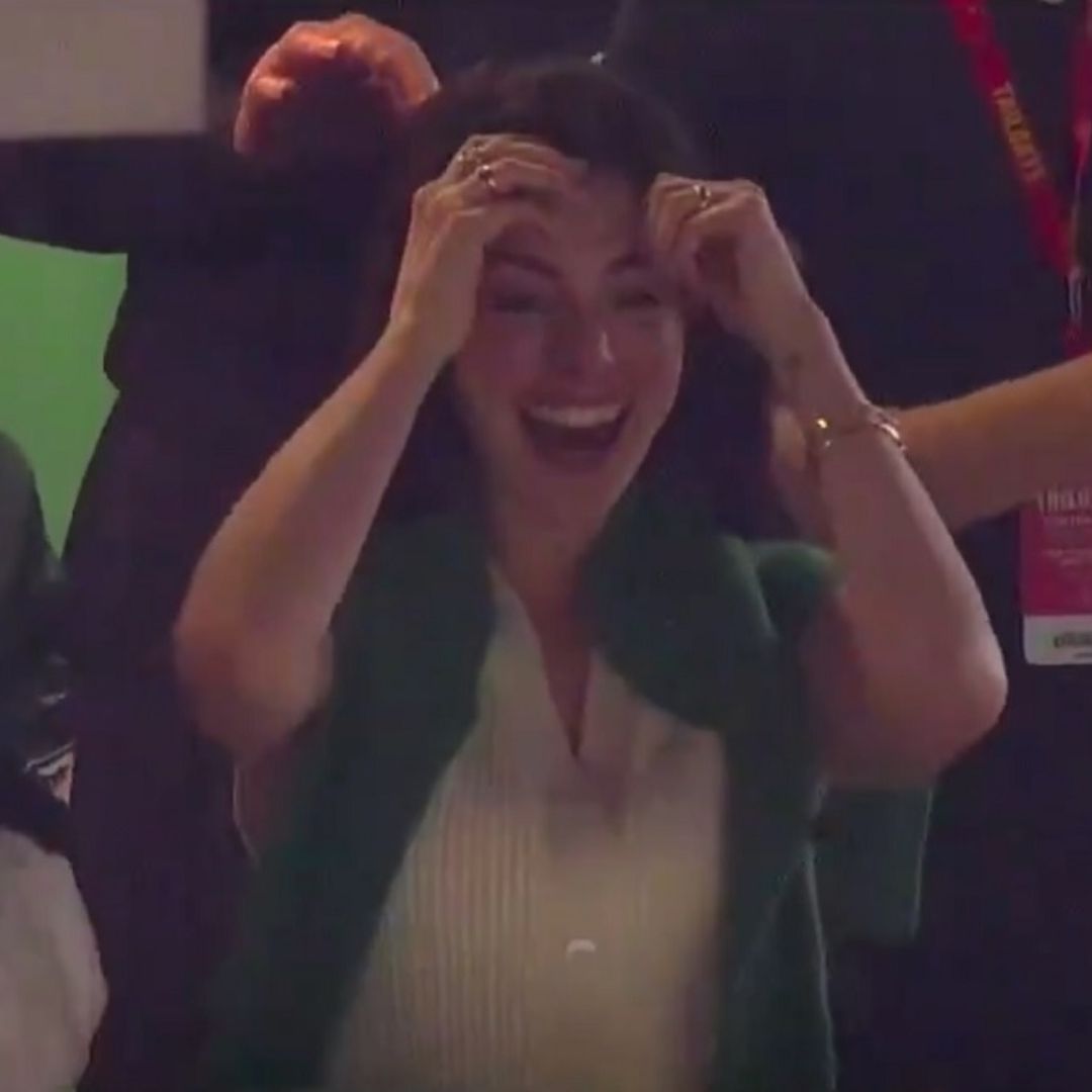 Anne Hathaway se mostró feliz de la vida con el triunfo de las Águilas de Filadelfia.