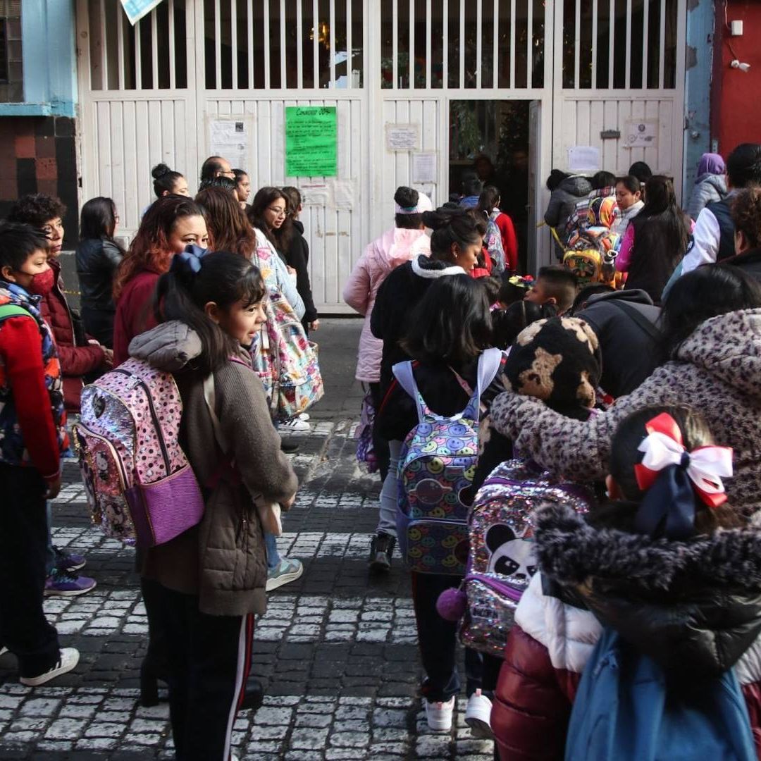 El Día del Amor y la Amistad se acerca por lo que los estudiantes y padres de familia quieren saber si habrá clases el viernes 14 de febrero 2025