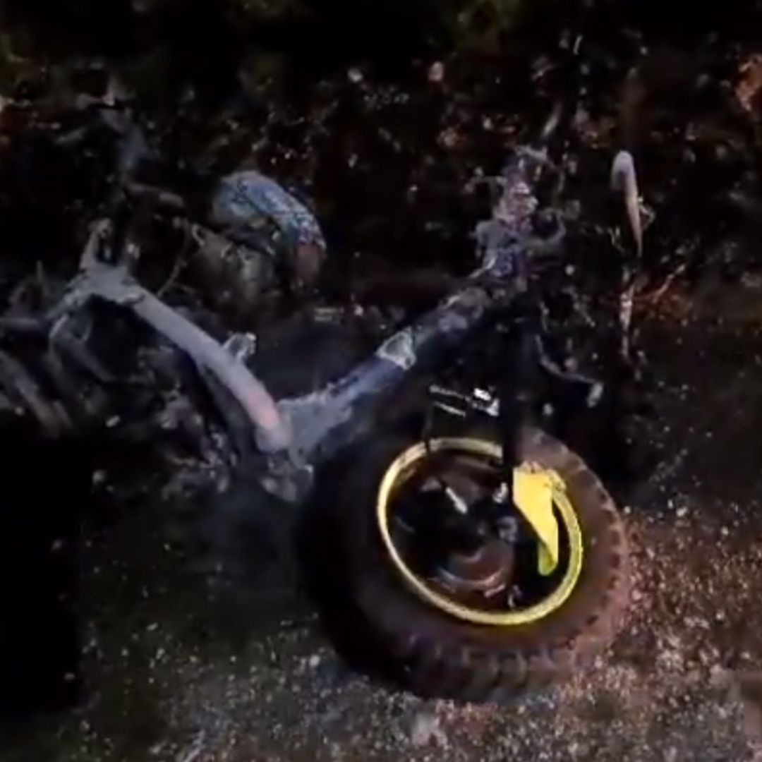 Habitantes de Chalco Detienen a Ladrones e Incendian su Motocicleta