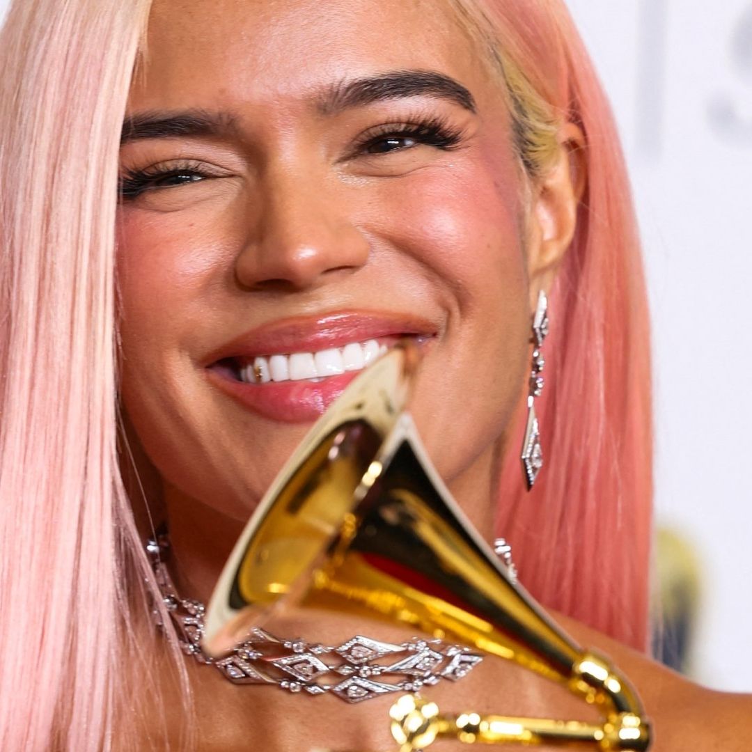 'Mañana será bonito' cuenta con colaboraciones de artistas diversos como Romeo Santos, Shakira o el español Quevedo, y en este narra el camino de superación tras una decepción amorosa