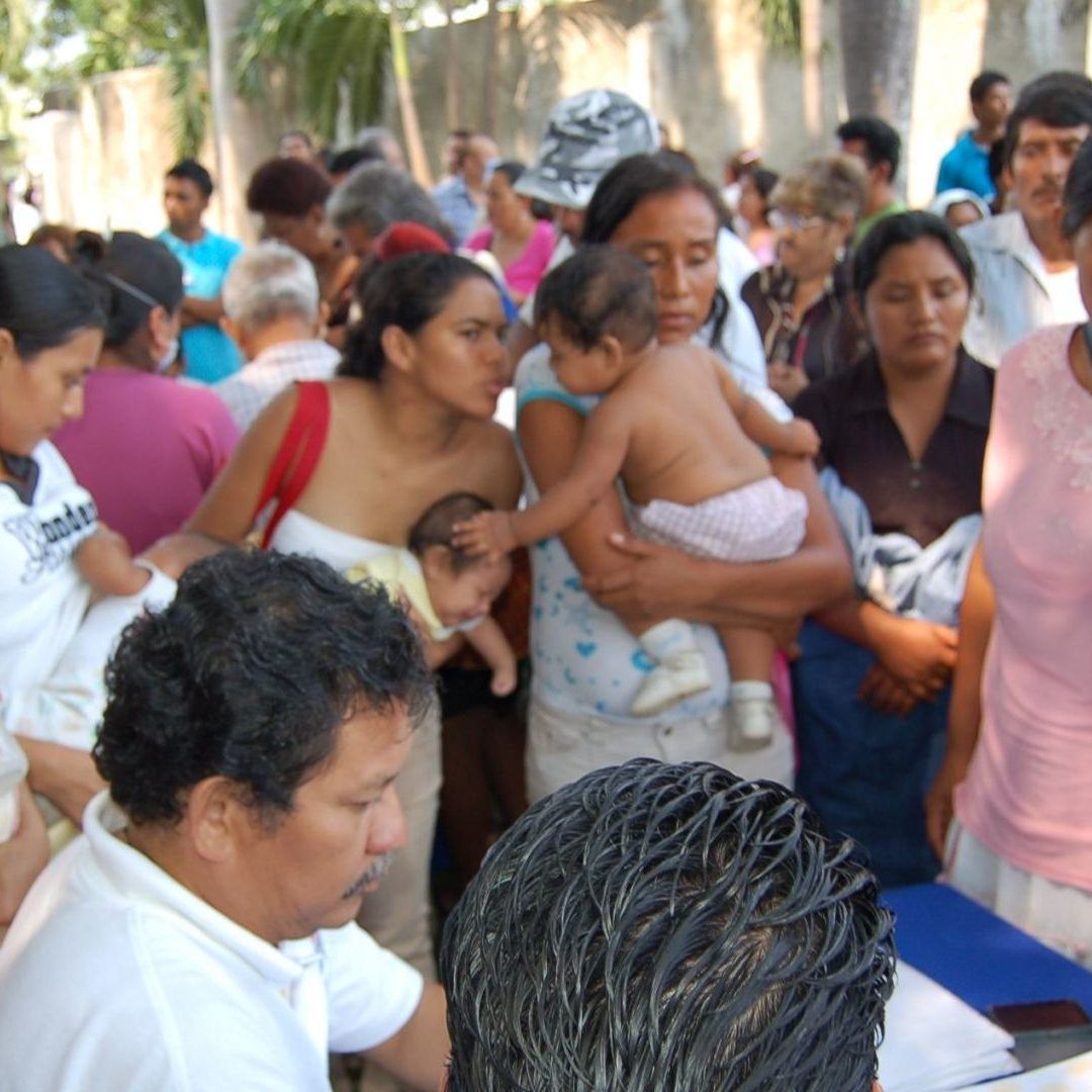 Diputados Posponen Discusión para que Padres Decidan Orden del Apellido para Hijos