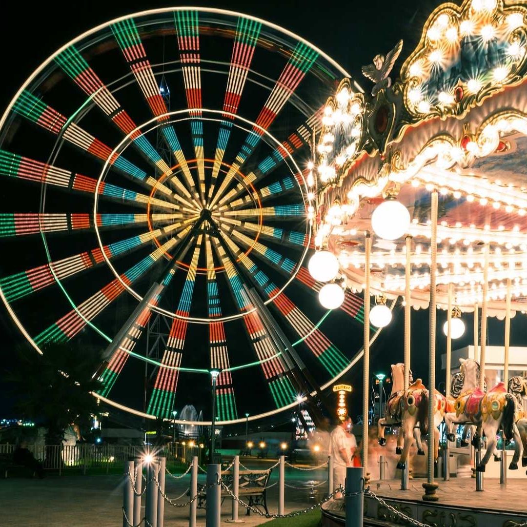 Bebé Cae de Juego Mecánico en la Feria de León