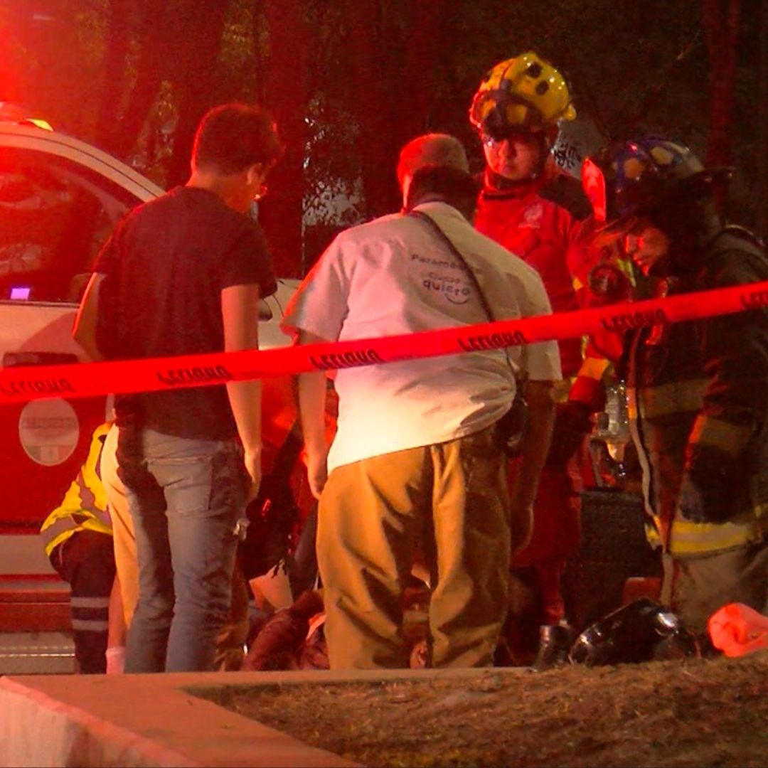 Hombre Ve Morir a su Compañera en Trágico Accidente de Moto