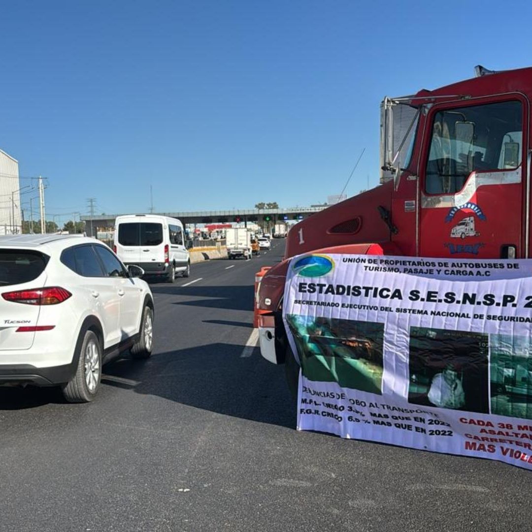 Transportistas realizan movilizaciones y bloqueos en carreteras de México