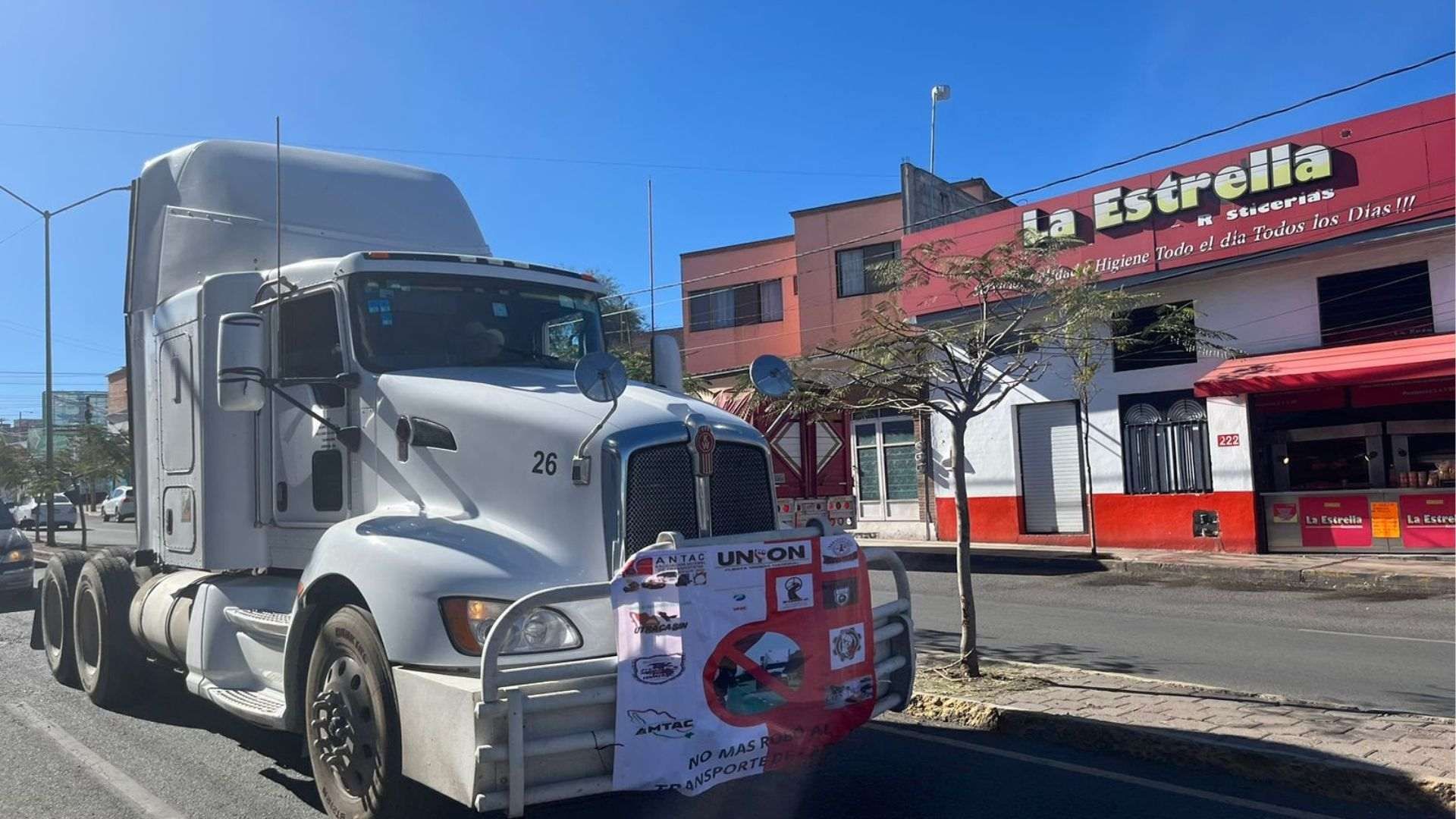 transportistas se manifiestan en la mexico queretaro