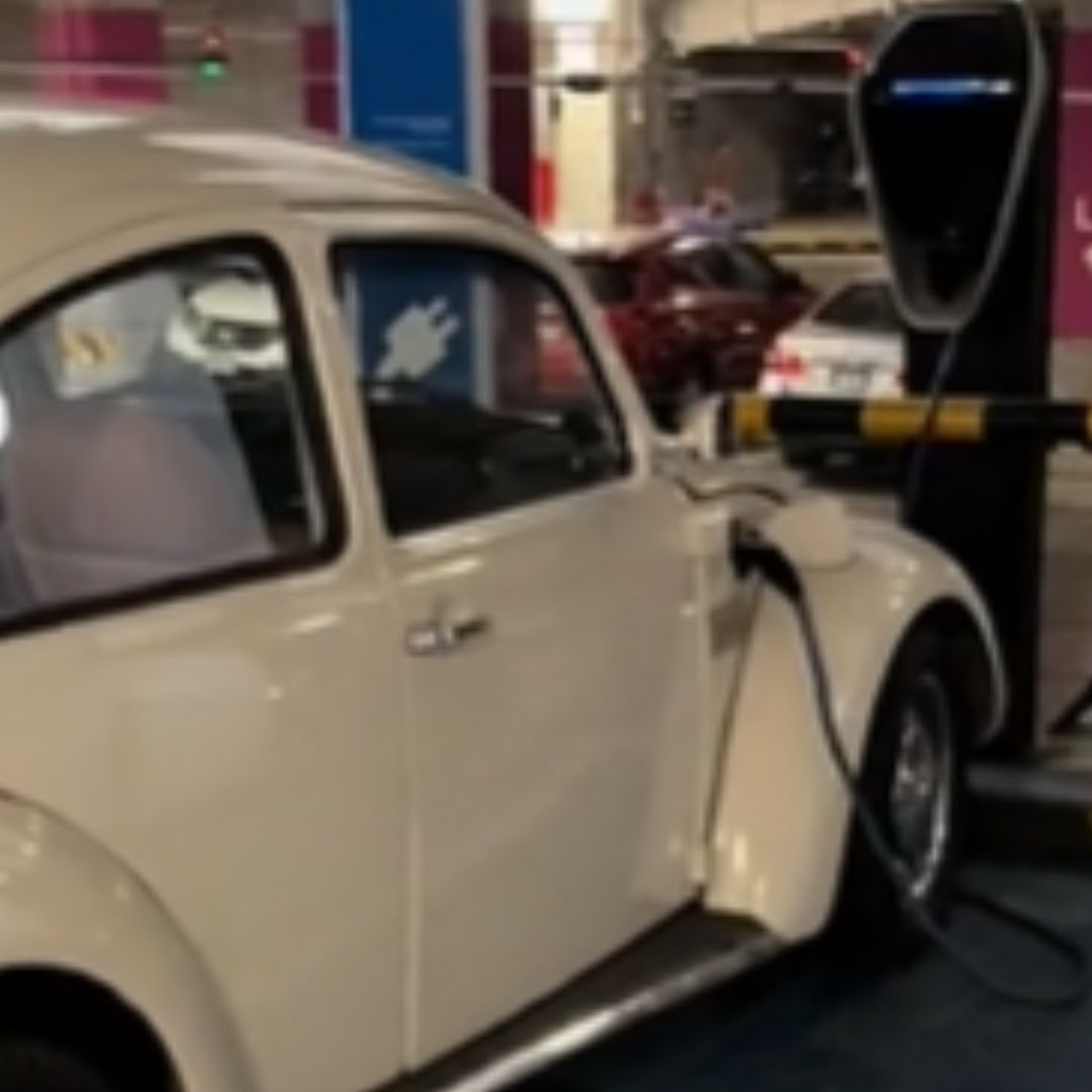 Respeta!!, los Vochos No Van en Cajones para Eléctricos, ¿O, Si?