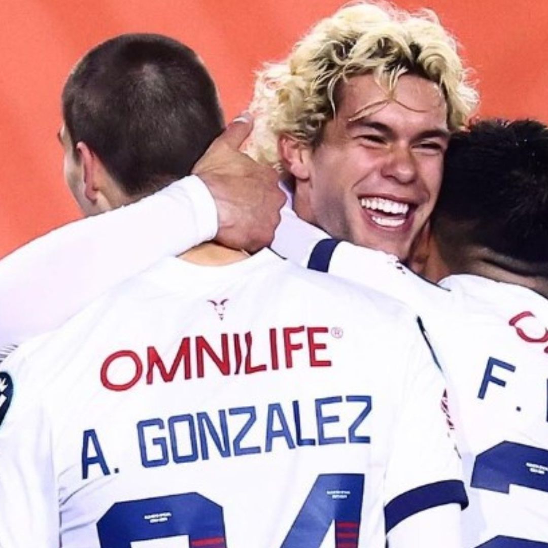 Cowell por fin pudo anotar con las el equipo tapatío. Foto: Chivas