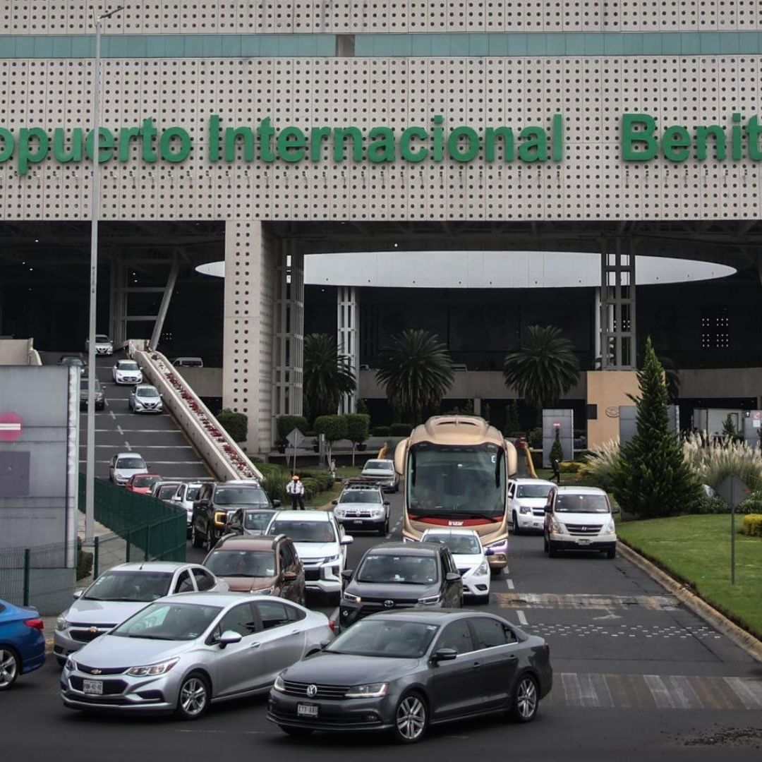 Un camión cargado con medicamentos, valuados en más de ocho millones de pesos, fue robado en la zona de Aduanas del AICM