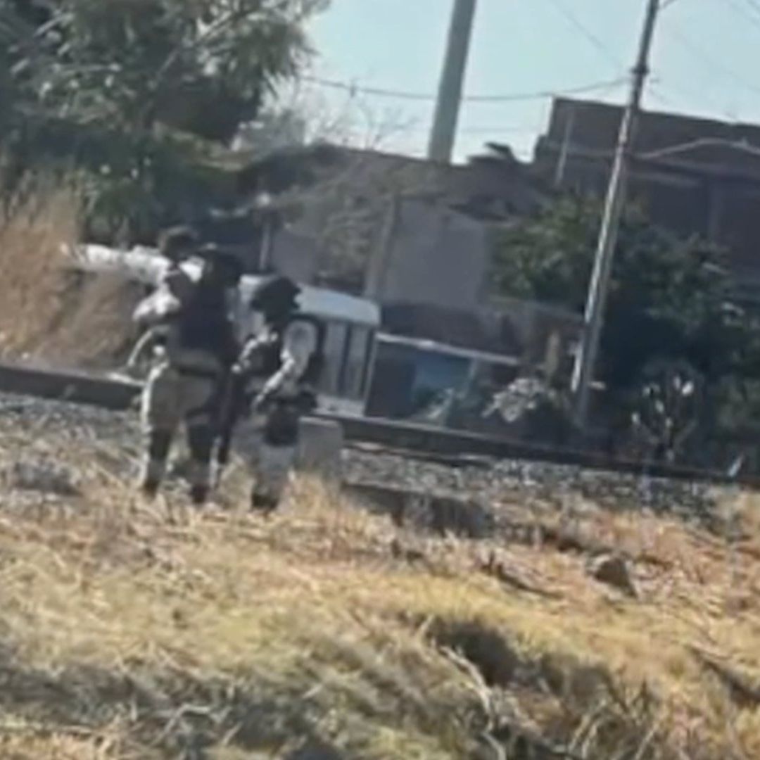 Encuentran a Bebe Caminando Sola por las Vías del Tren en la Avenida 2 de Abril en Celaya