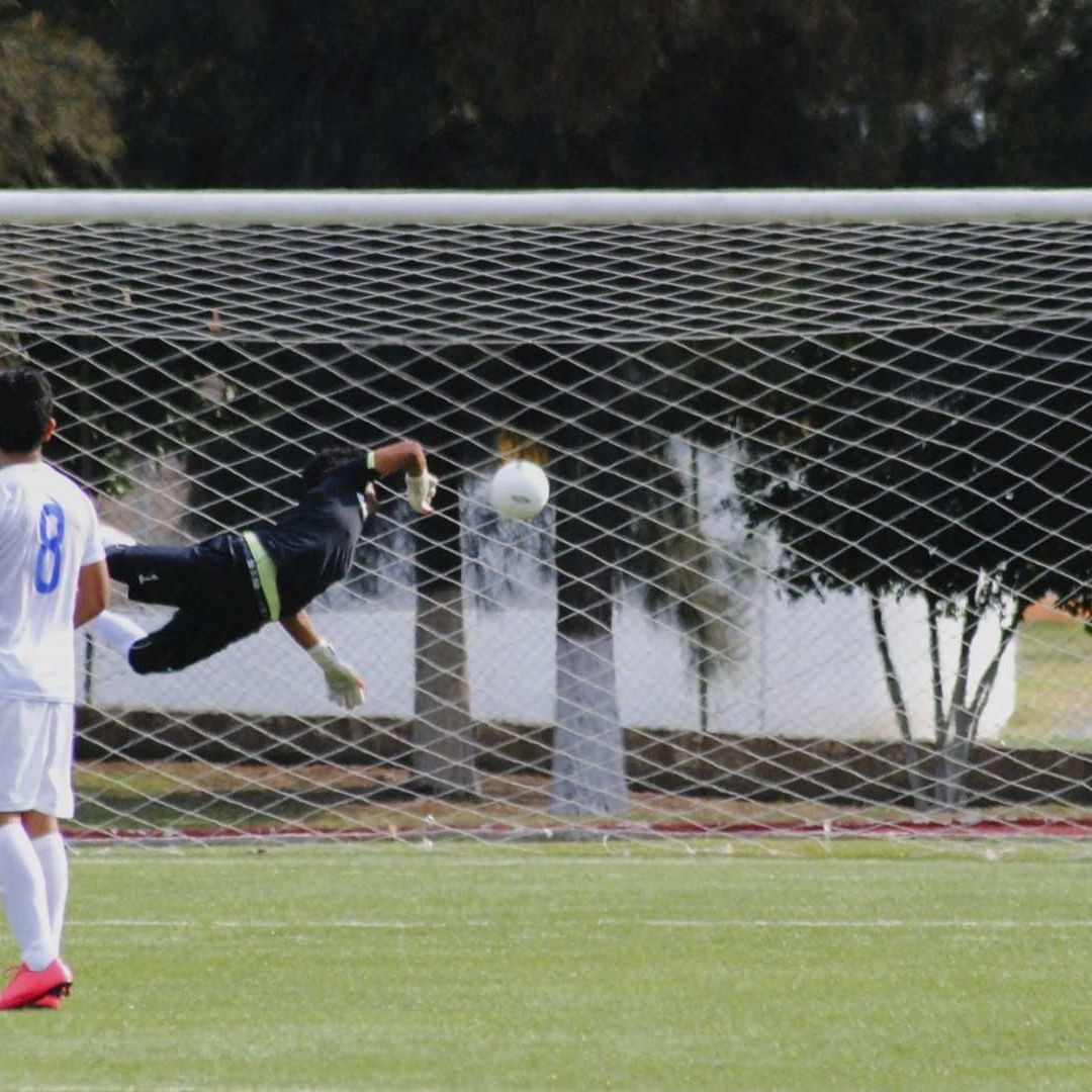 Suspenden a futbolistas