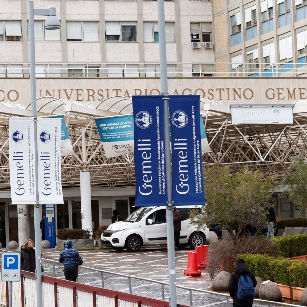 ¿Cómo Sigue la Salud del Papa Francisco? Así Pasó su Primer Día en el Hospital