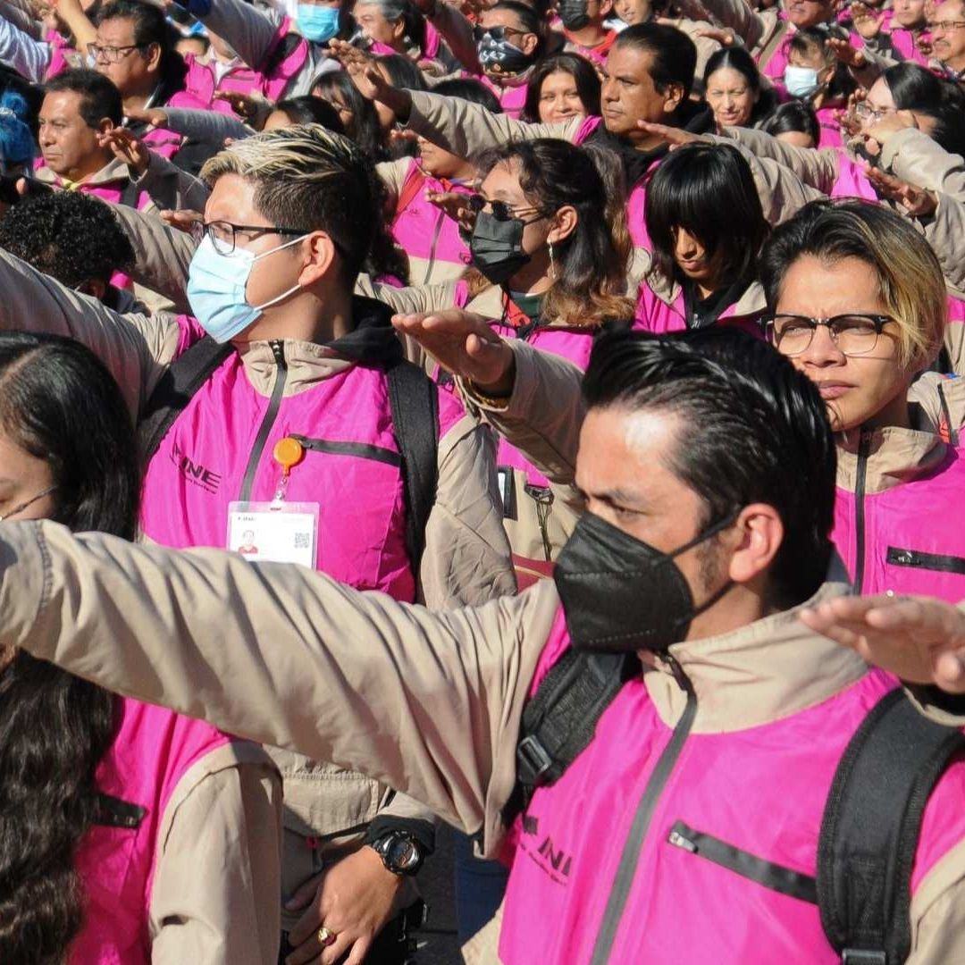 Toma de protesta de nuevos capacitadores electorales de la CDMX