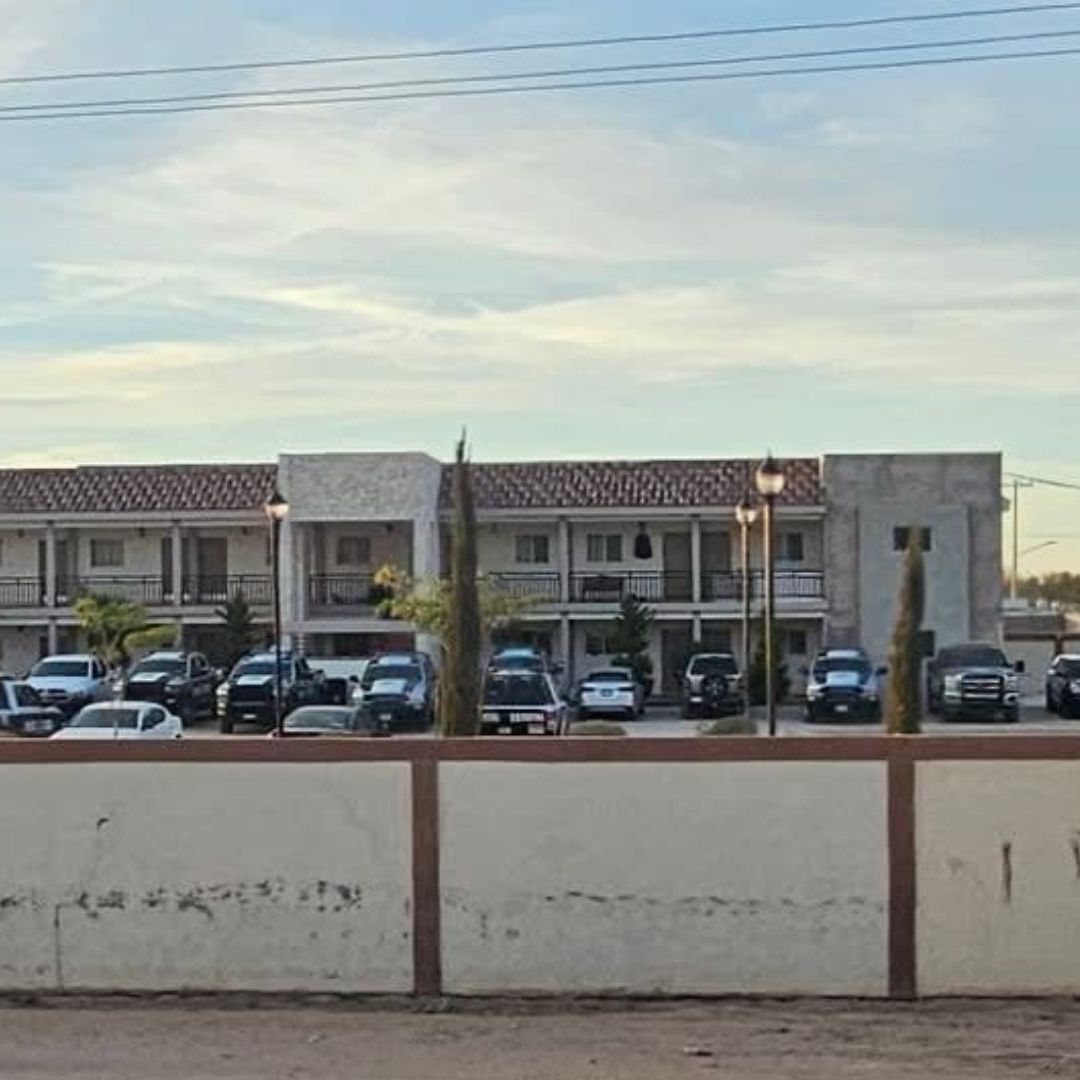 Atacan a Balazos Hotel donde se Hospedaban Agentes de la Policía Estatal en Caborca