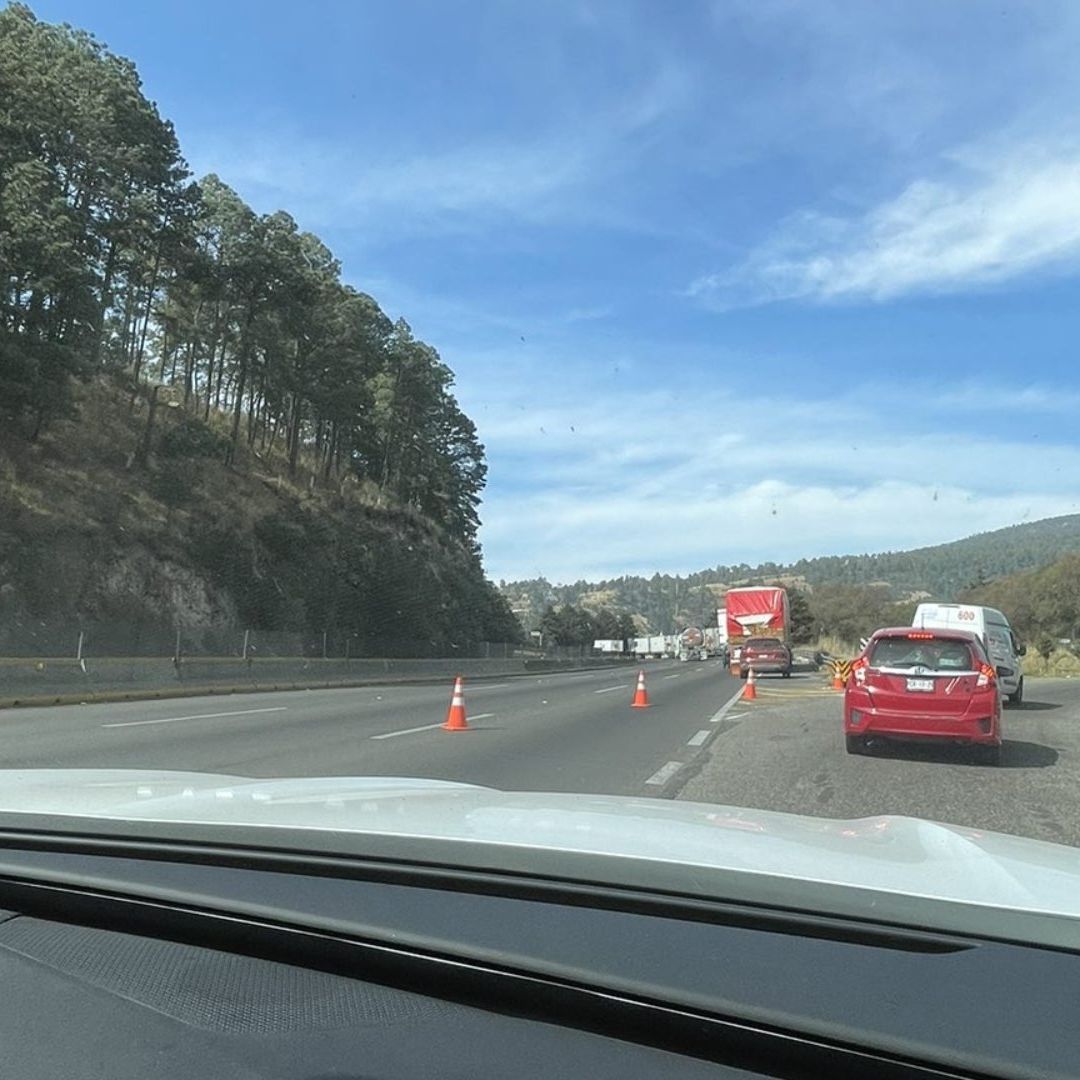 El incidente más severo se localiza en el kilómetro 53 de la autopista México-Puebla.