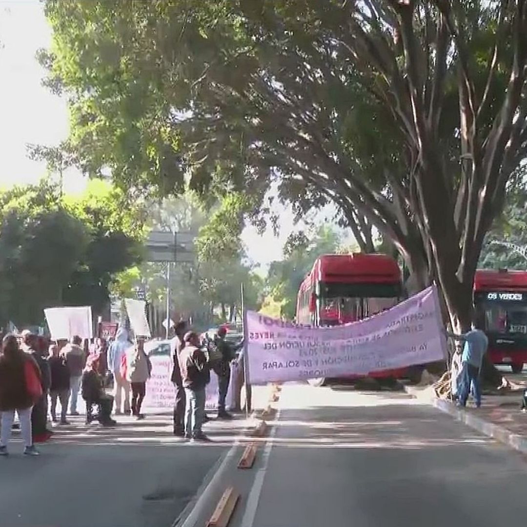 Bloqueo de comuneros en Avenida Insurgentes Sur