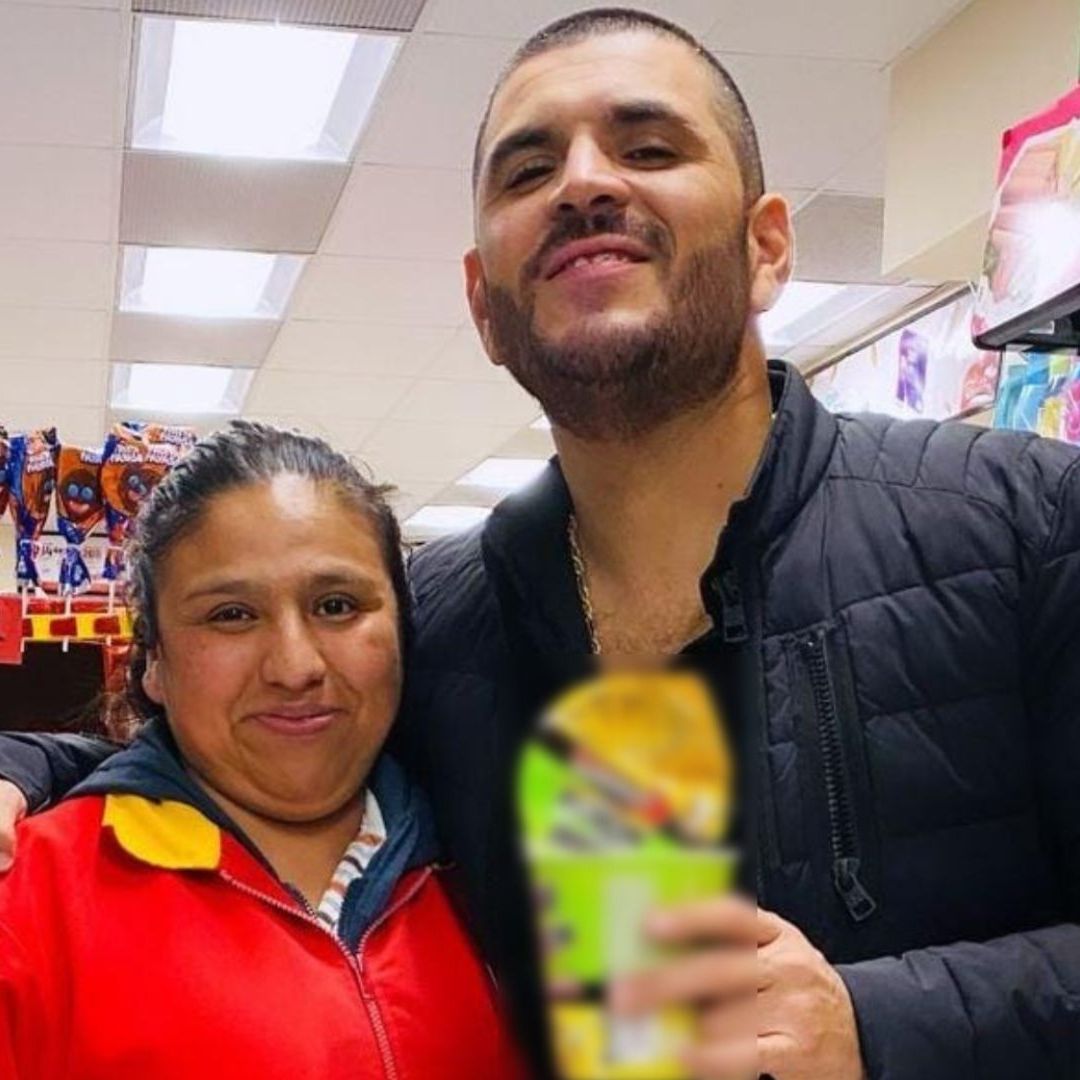 El Komander y cajera de Oxxo