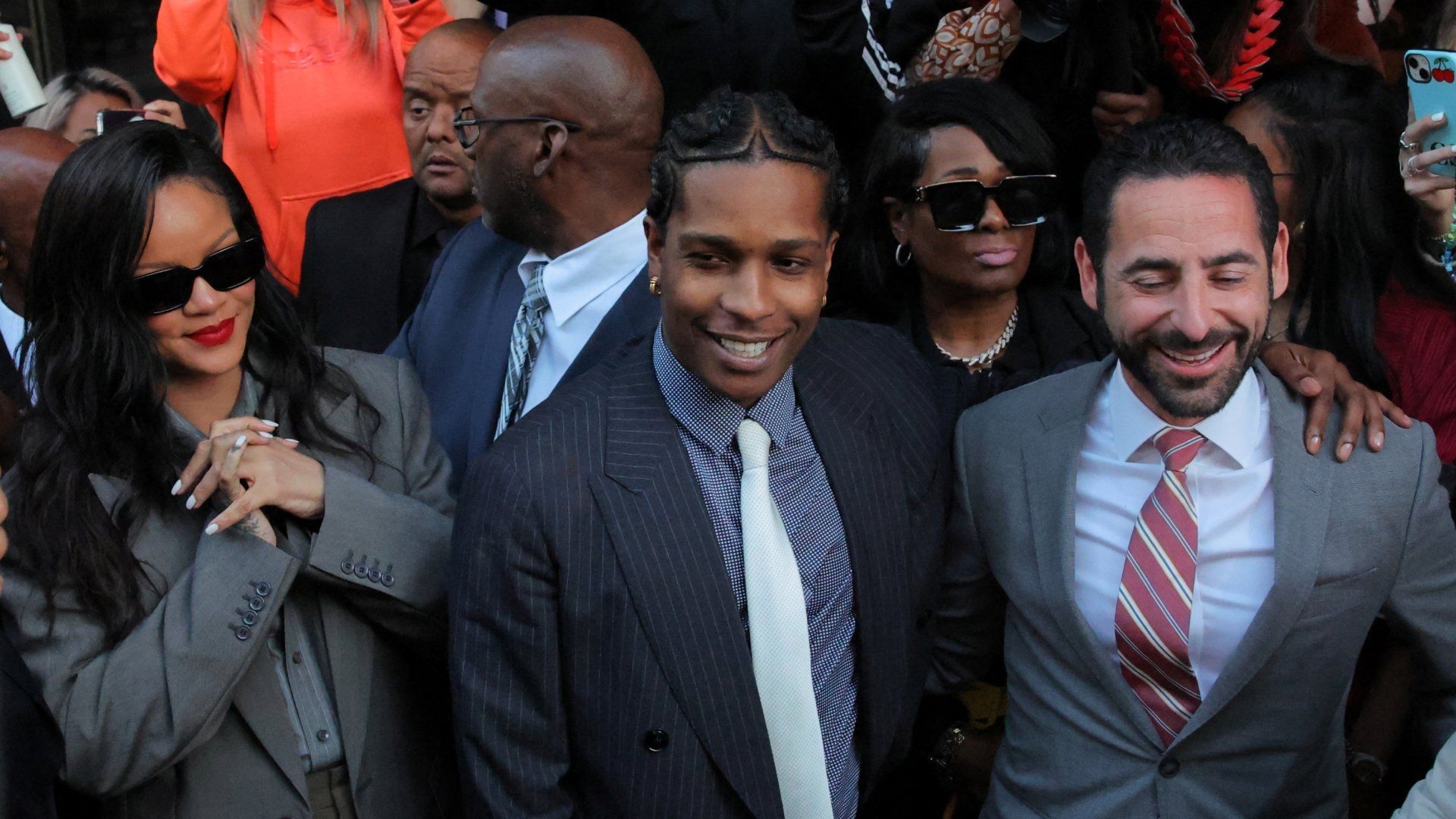 Rihanna acompaña a Asap Rocky al recibir veredicto final.