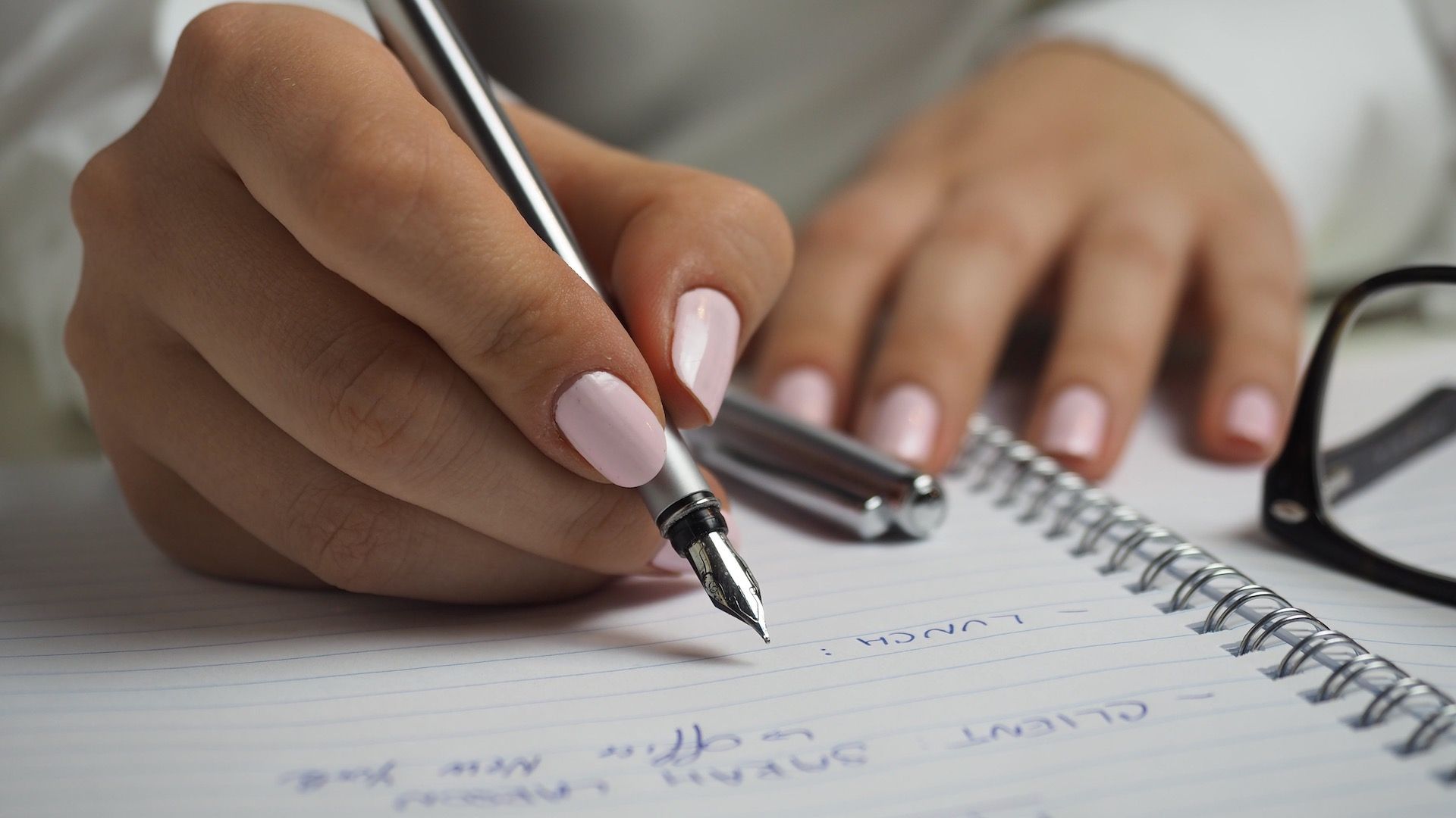 Escribir a mano, mejor que teclear para el estudio