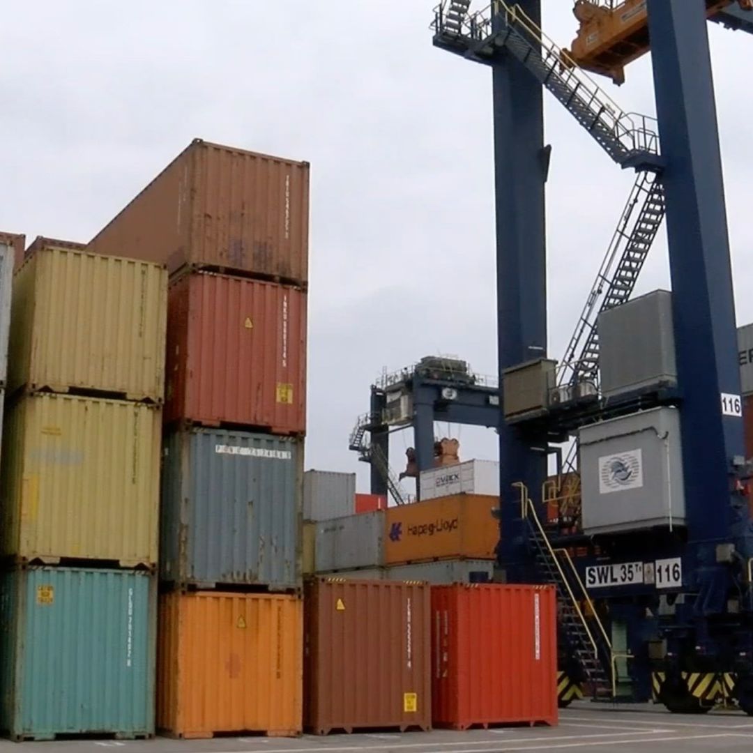 Fallas en el sistema de las aduanas, paralizó parcialmente el comercio exterior a través del puerto de Veracruz.