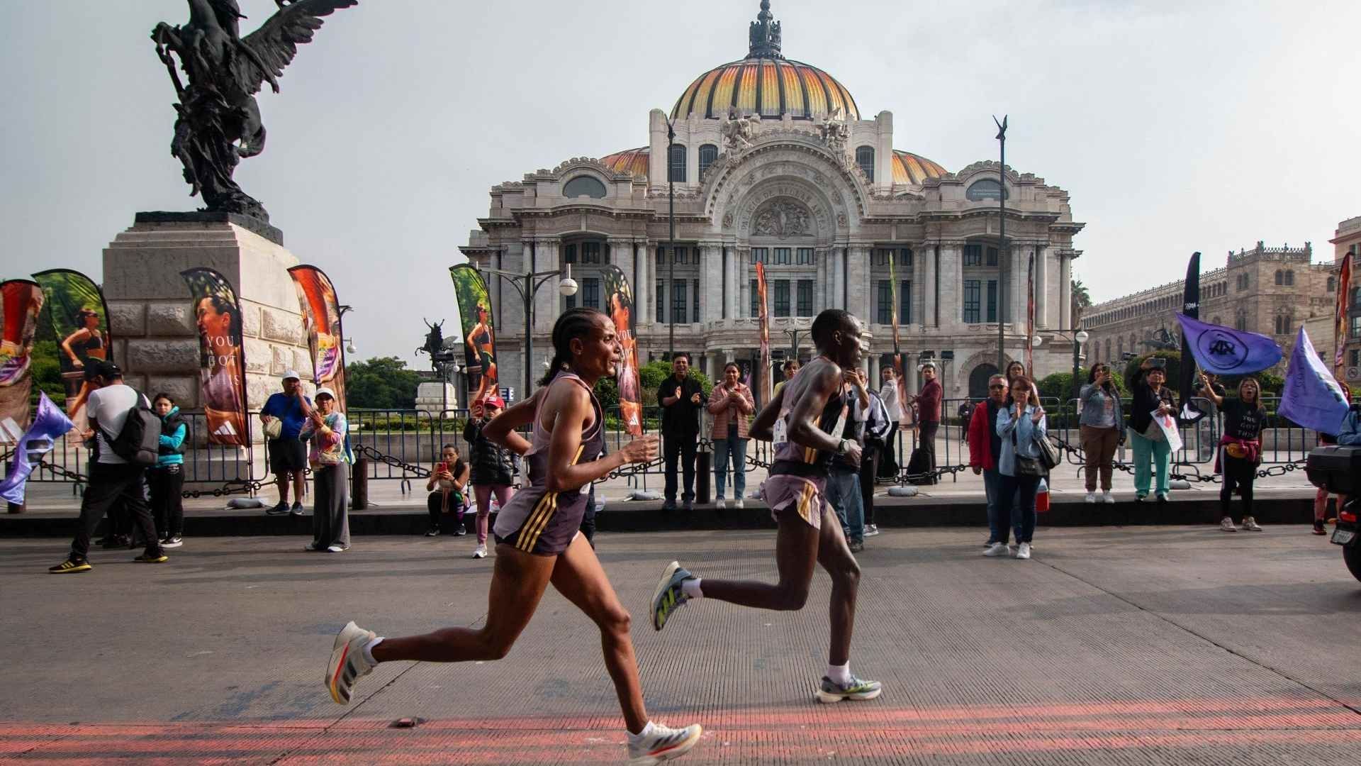 Participantes del Maratón de la Ciudad de México en 2024