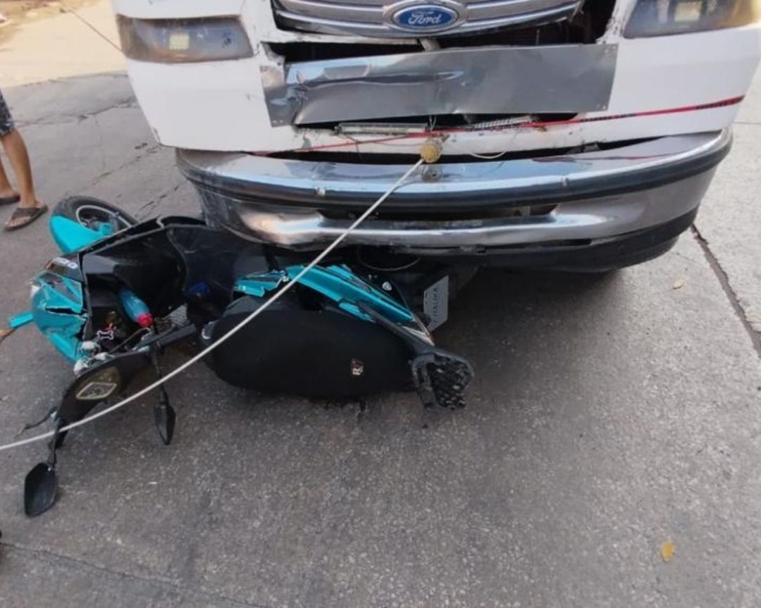 Autobús de Ruta Atropella a Mujer Motociclista