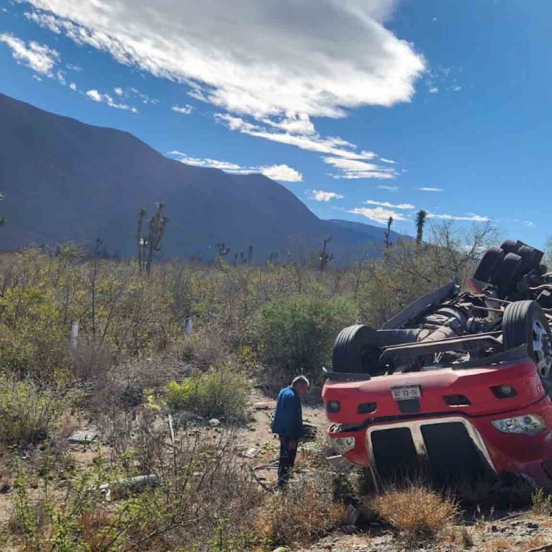 Guardia Estatal Auxilia a Conductor de Tractocamión Volcado en Tamaulipas