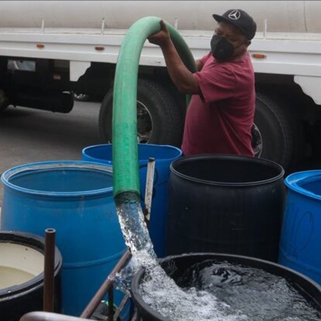 Grupos organizados venden agua extraída de tomas clandestinas en Ecatepec