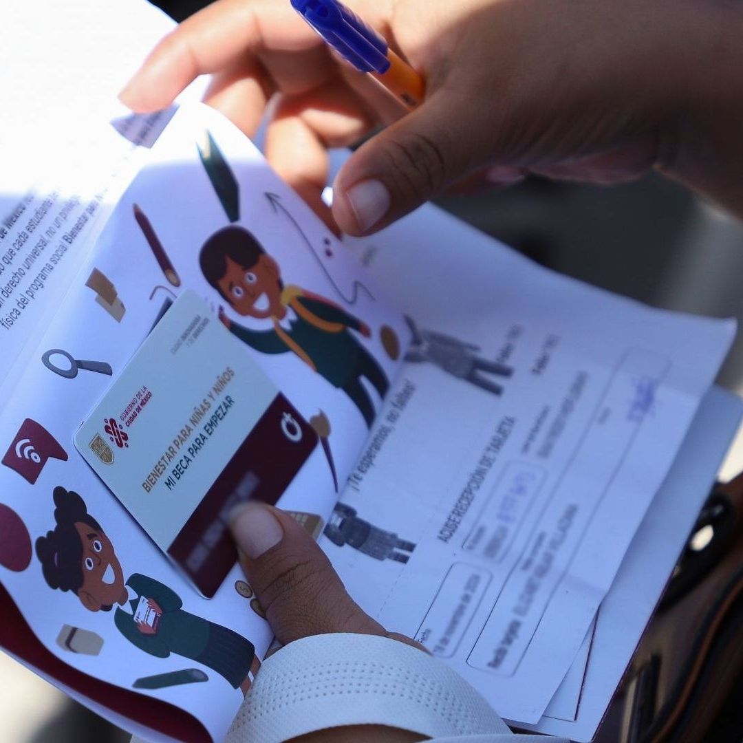 Consulta cómo puedes hacer tu registro para Mi Beca Para Empezar CDMX y el apoyo de uniformes y útiles escolares