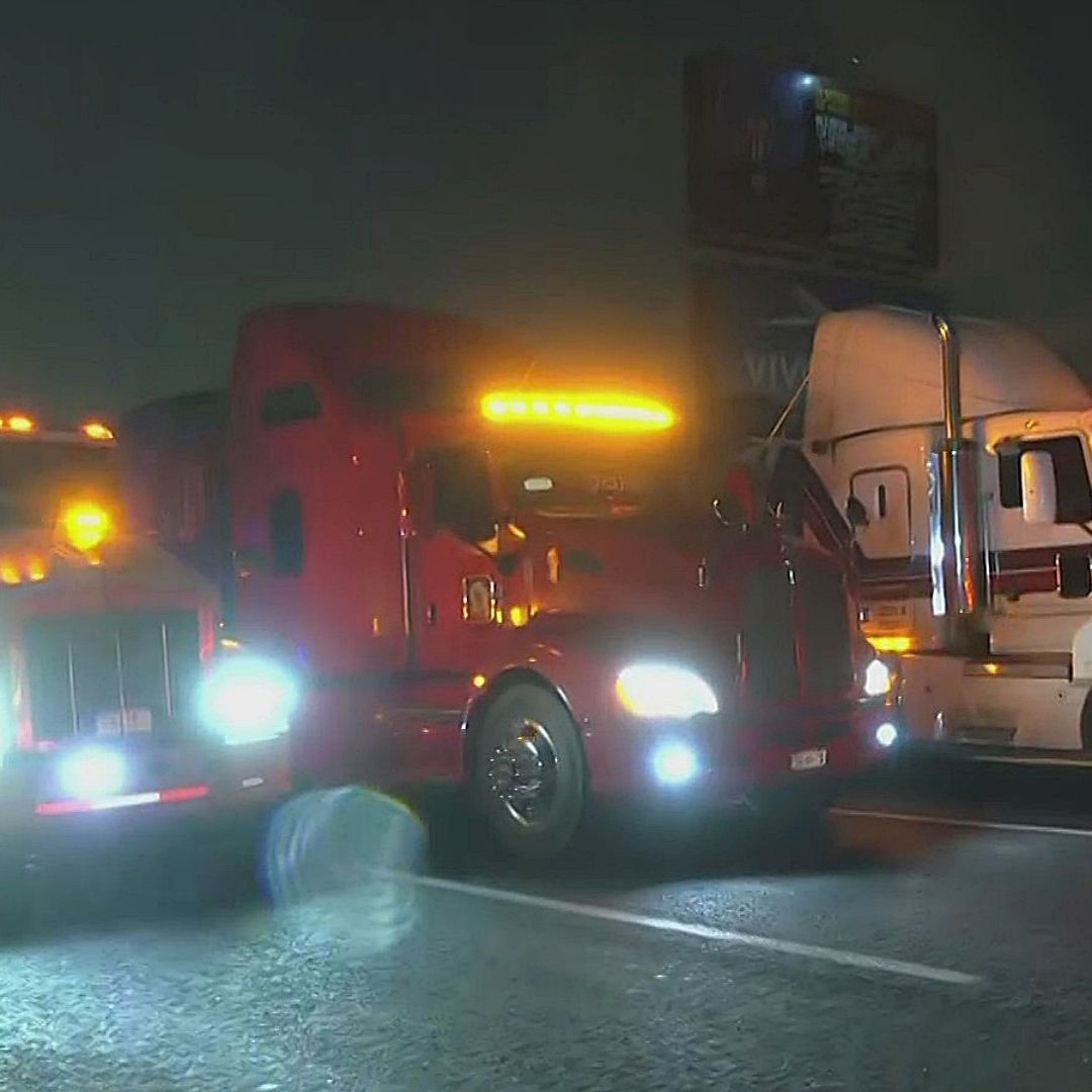 Caravana de transportistas avanza sobre a autopista México-Pachuca