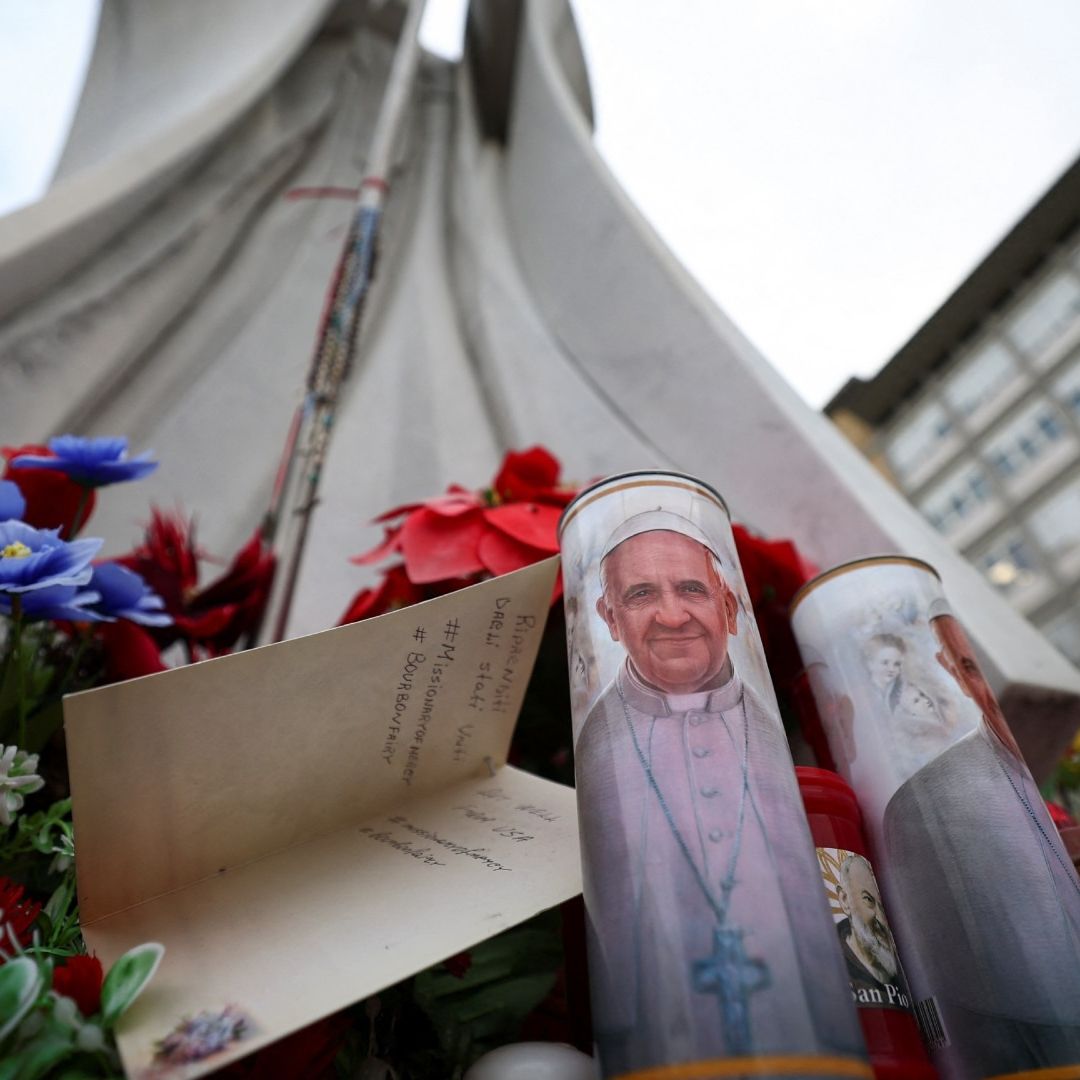El Vaticano Informa que el Papa Francisco Tuvo una "Noche Tranquila"