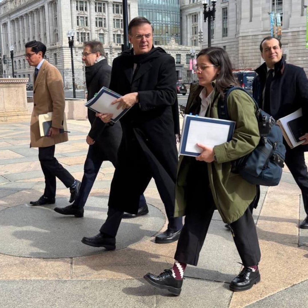 Marcelo Ebrard y su comitiva al salir de reunión en Washington