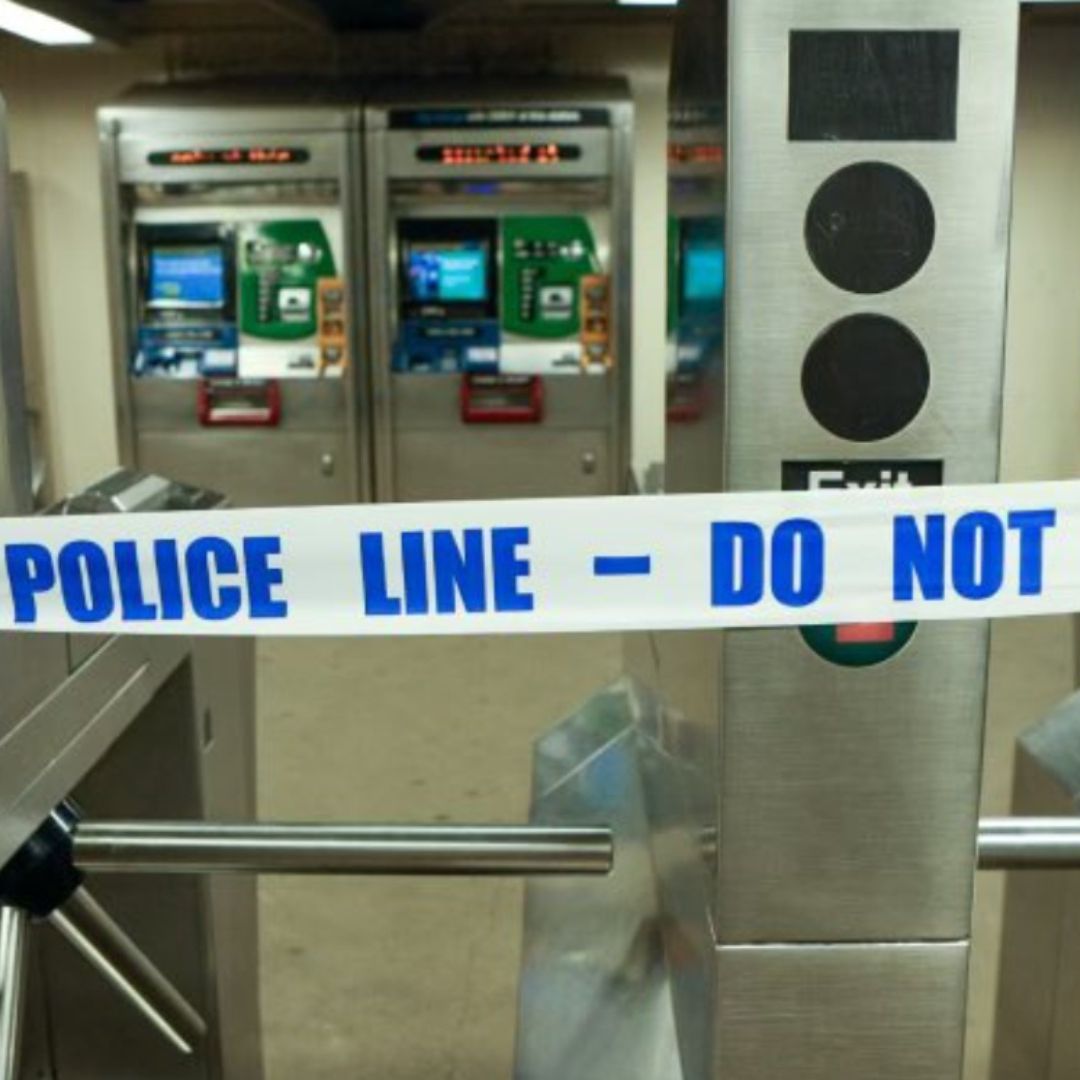Autoridades acordonan la estación Mount Eden, del Metro de Nueva York tras balacera