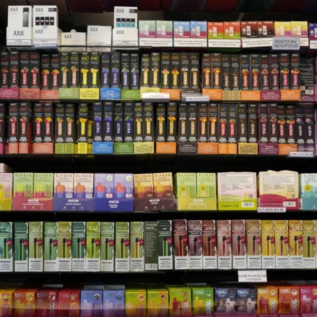 NY Demanda a Mayores Distribuidores de Vapeadores por Causar Epidemia entre Jóvenes