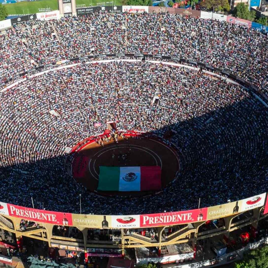 Vista de la Plaza de Toros México, en el regreso de las corridas