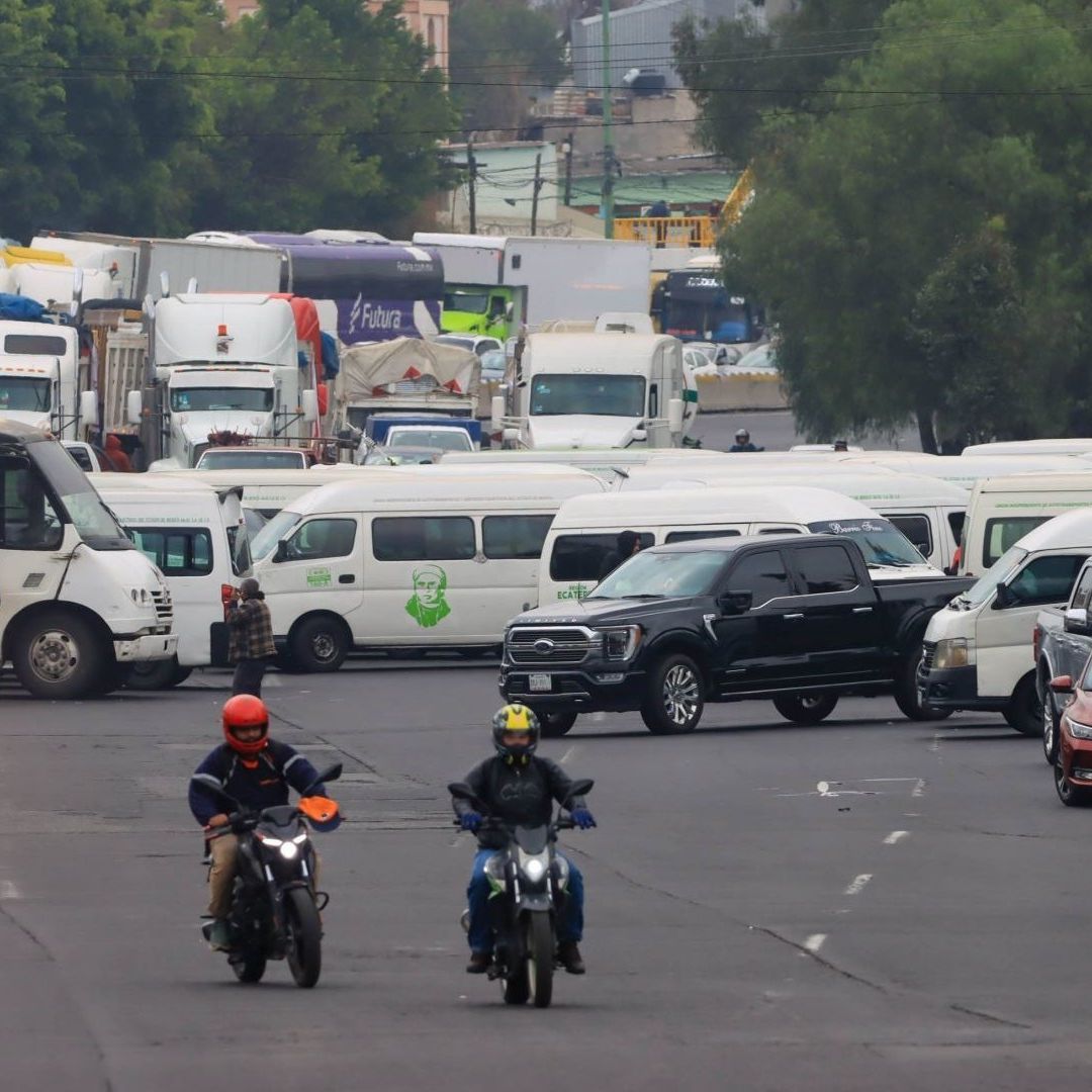 transportistas bloquean vialidad en Ecatepec