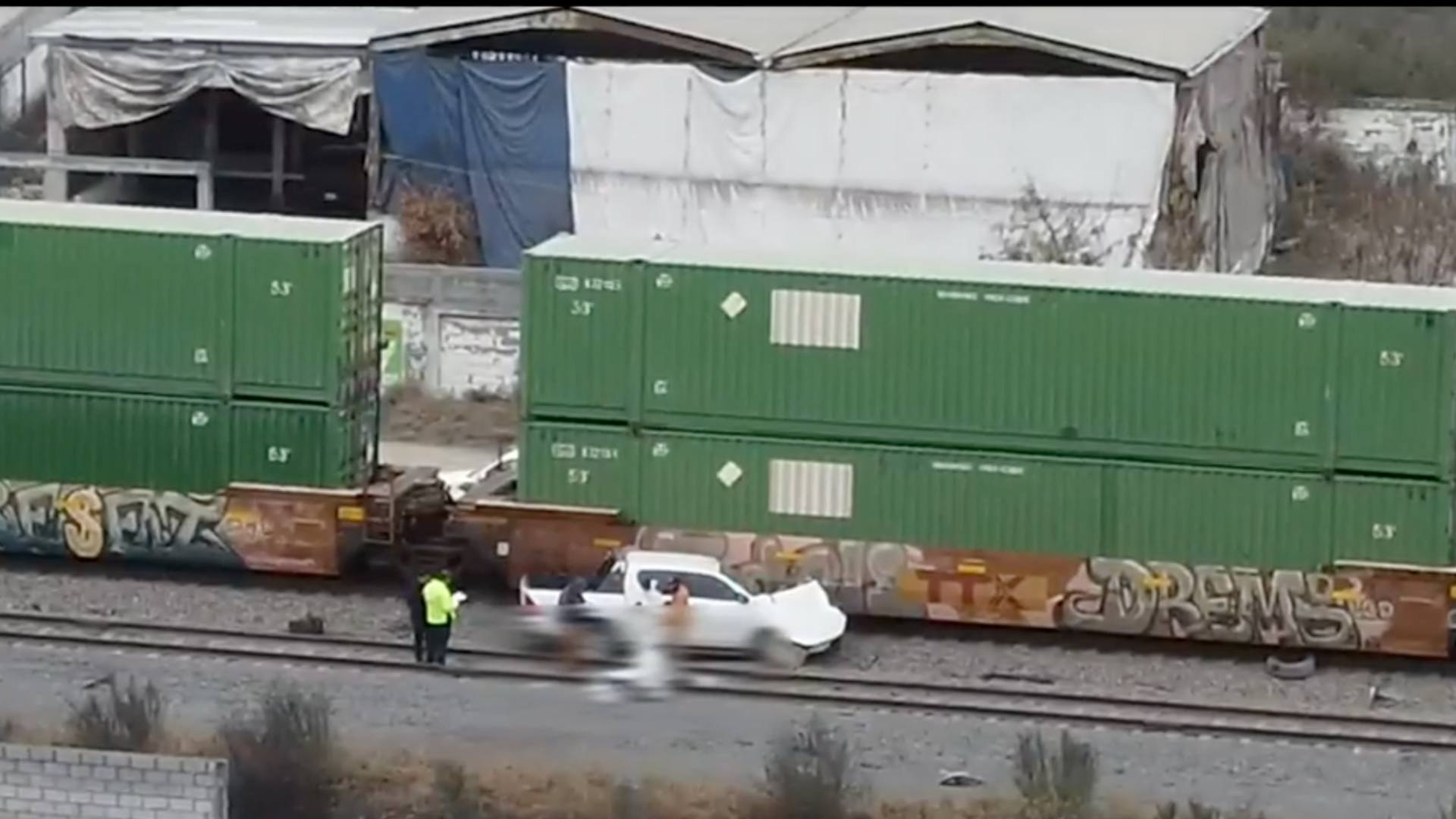 Conductor Muere Tras Intentar Ganarle Paso al Tren en Escobedo, NL