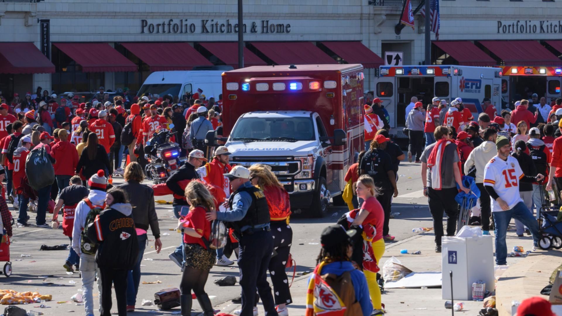 Autoridades de Kansas City reportaron una persona muerta por tiroteo durante festejos por el título de Chiefs. Foto: AP