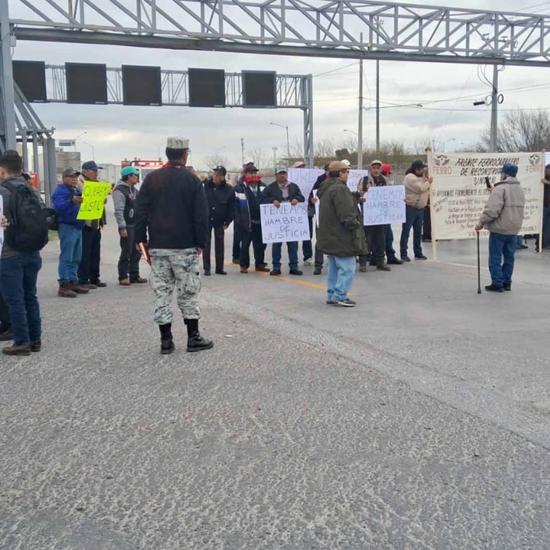 Extrabajadores Ferrocarrileros Cierran Paso a Puente Internacional Comercio Mundial III