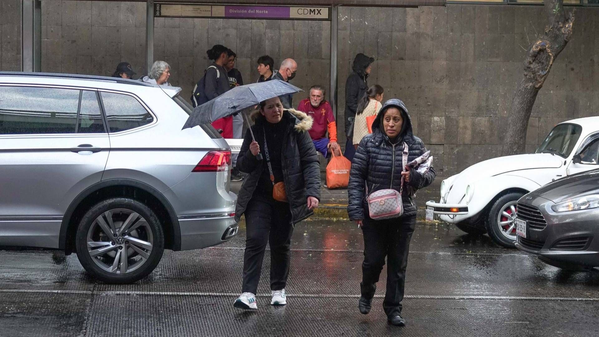 Autoridades recomiendan a los capitalinos tomar precauciones debido a las lluvias y caída de granizo en las próximas horas. Foto: Cuartoscuro