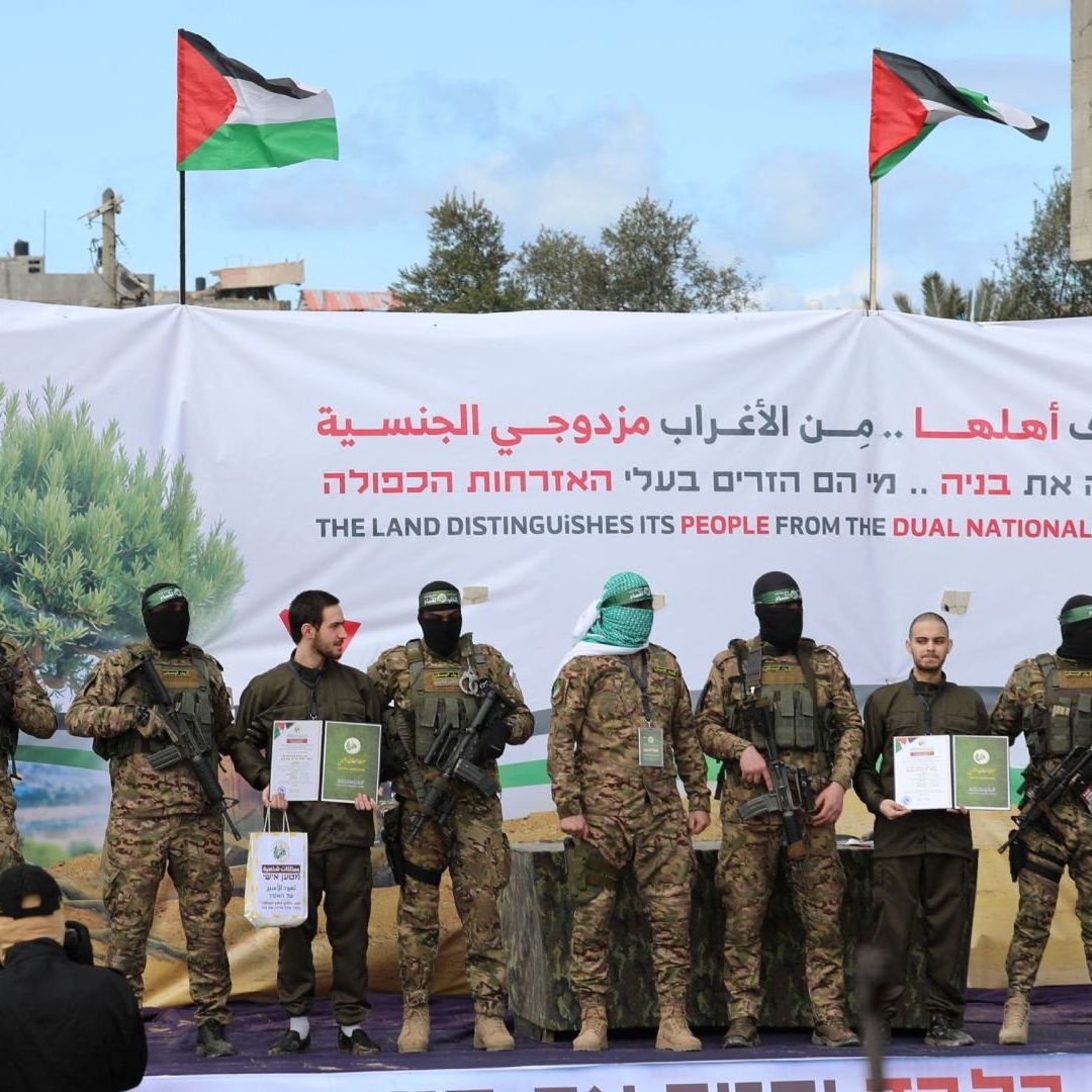 Hamás Entrega a Últimos Rehenes Vivos de Primera Etapa de Alto al Fuego con Israel