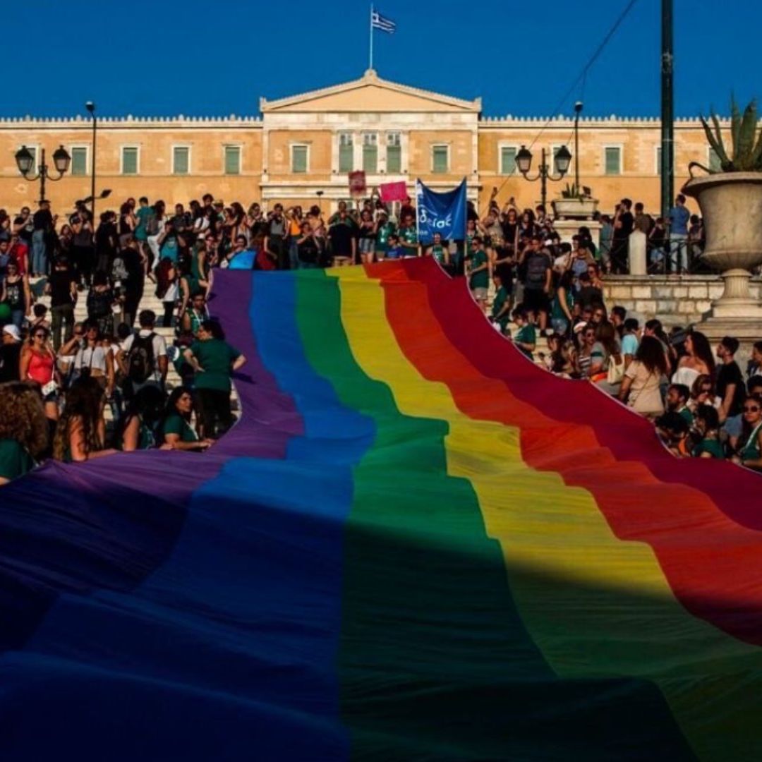 Griegos celebran la aprobación del matrimonio homosexual. Foto X @GenCapGr