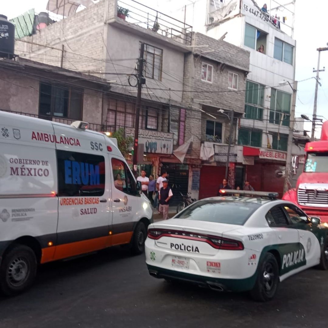 Tráiler Choca Contra Casa y Atropella a 5 en Avenida Tláhuac