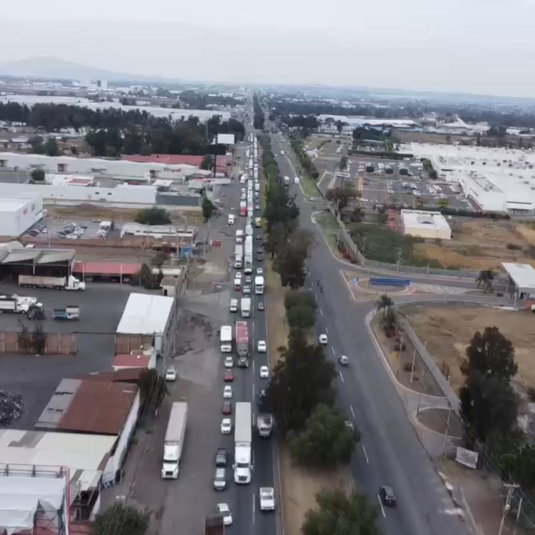 Transportistas Bloquean Carretera a Chapala Para Exigir Seguridad