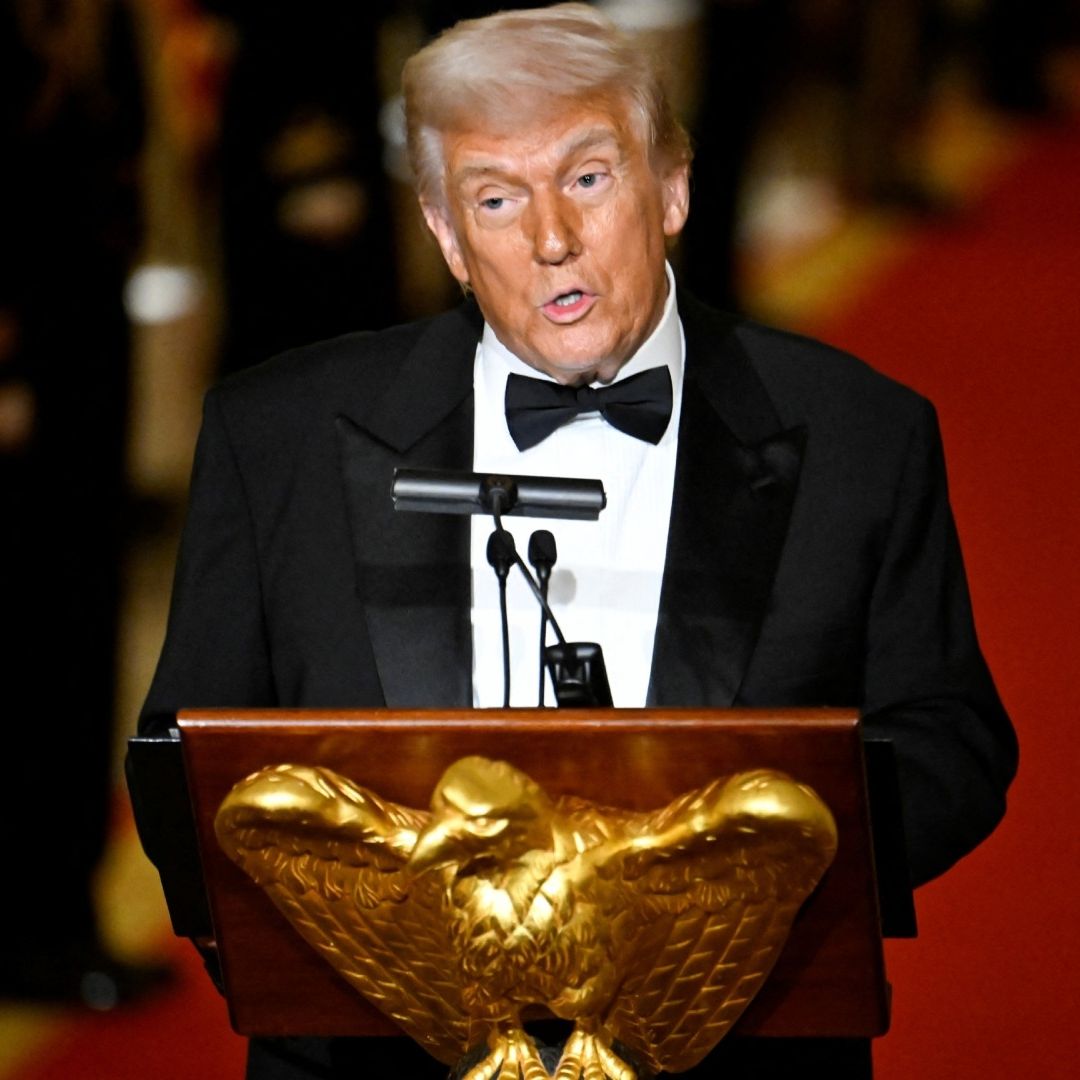 Donald Trump vestido de traje en la cena de la Asociación Nacional de Gobernadores