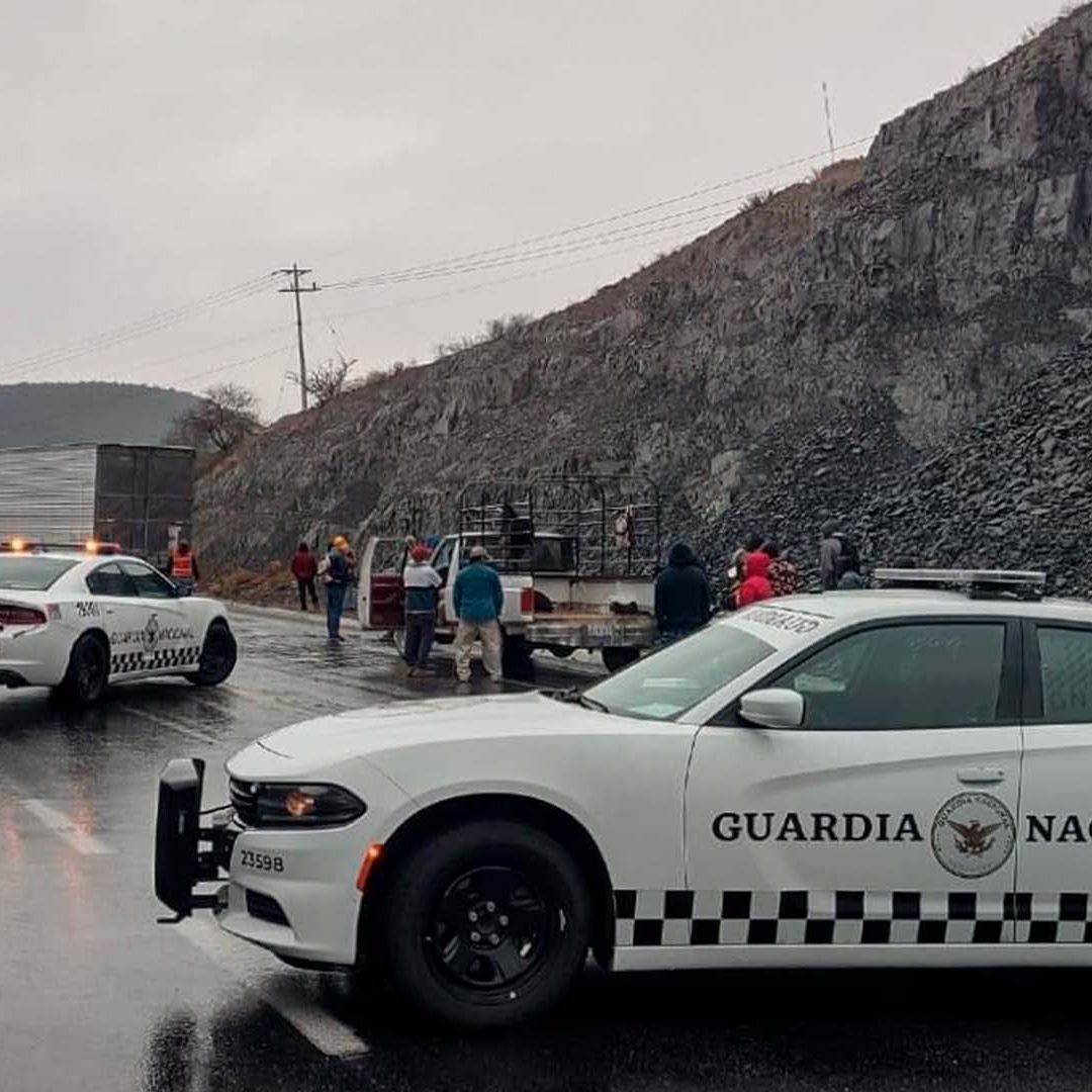 Cerrada Carretera Federal 101 tras un Choque Múltiple Entre Tractocamiones y Vehículos
