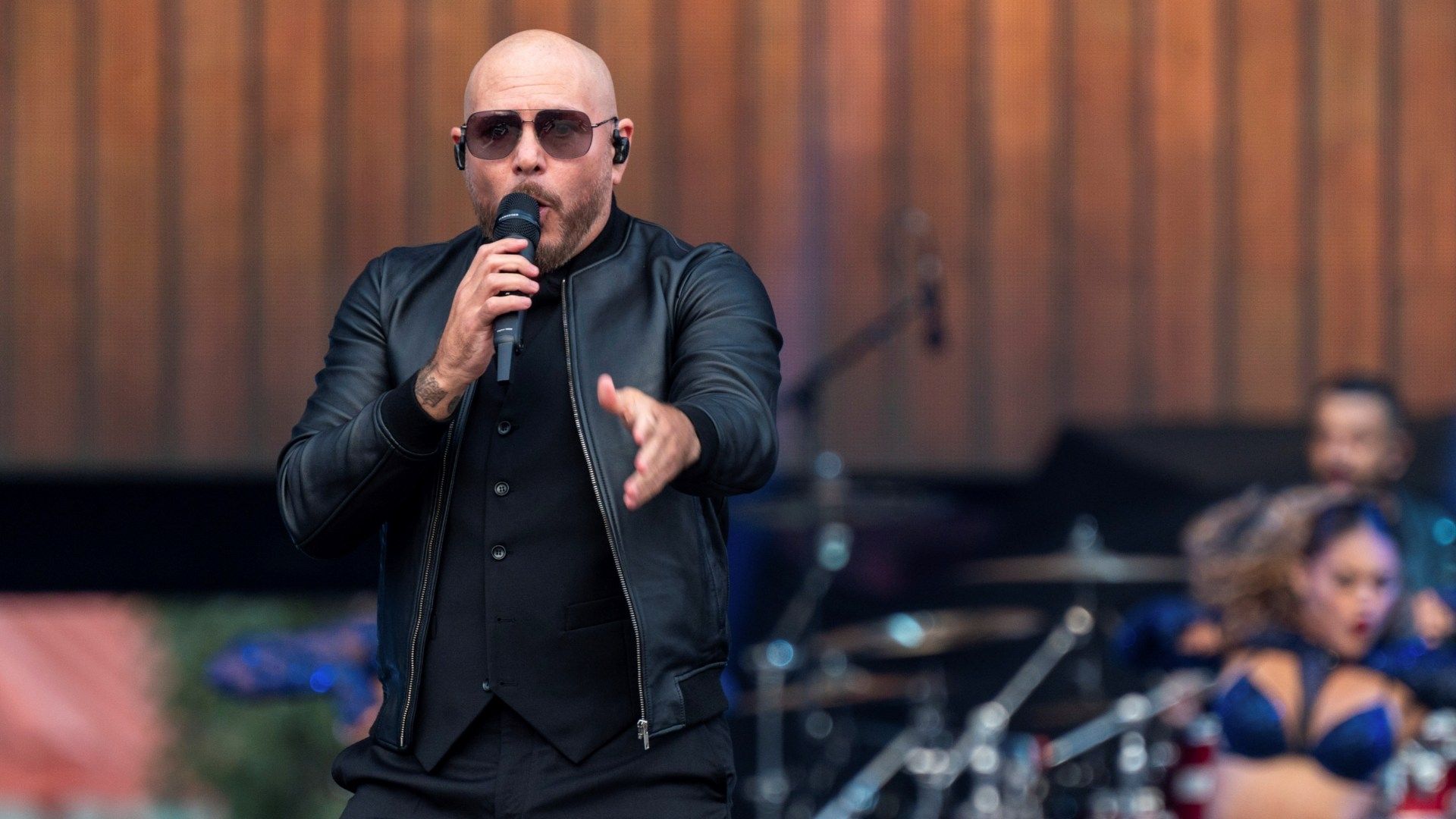 Pitbull lanza nuevo álbum con colaboraciones