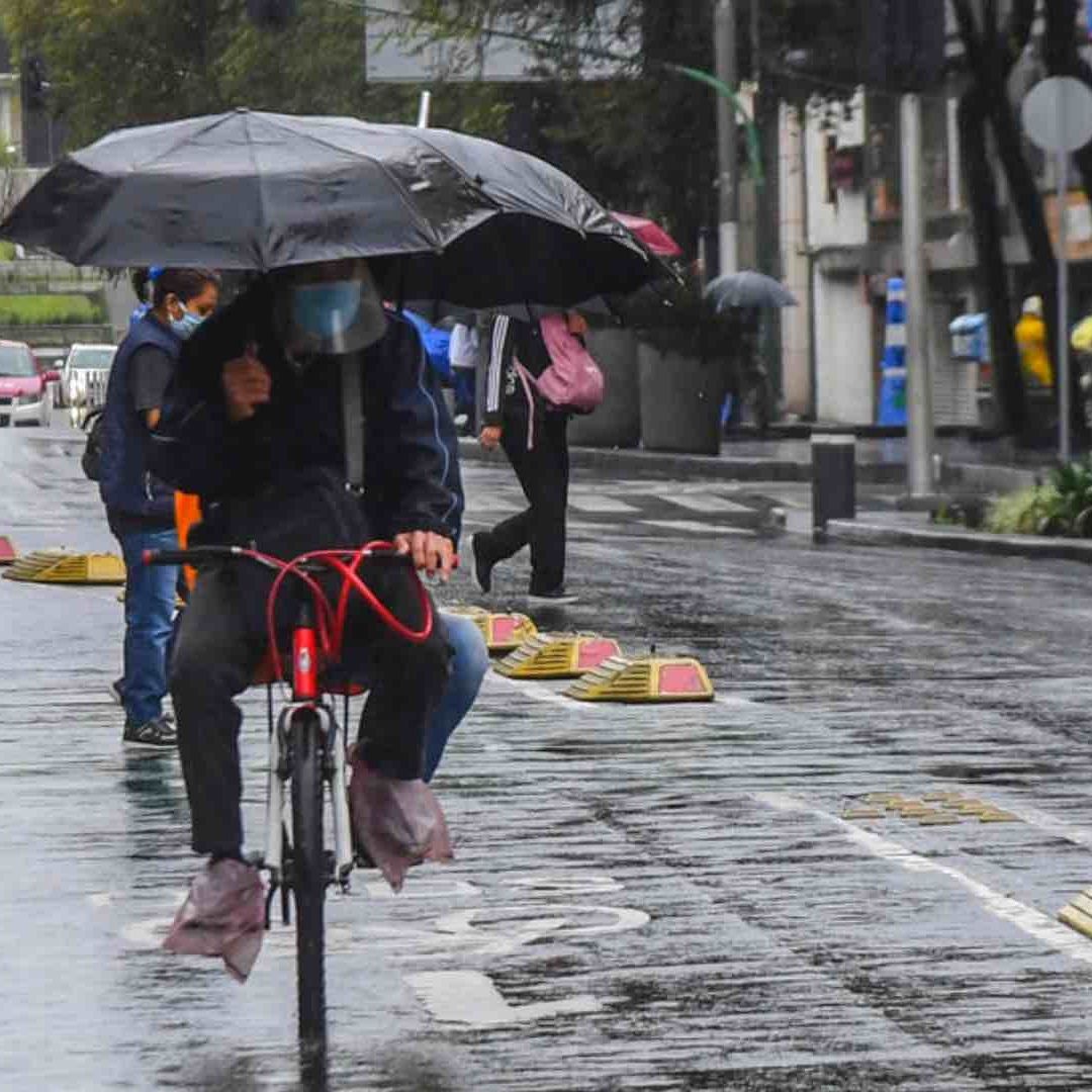 Caen primeras lluvias del año en la CDMX