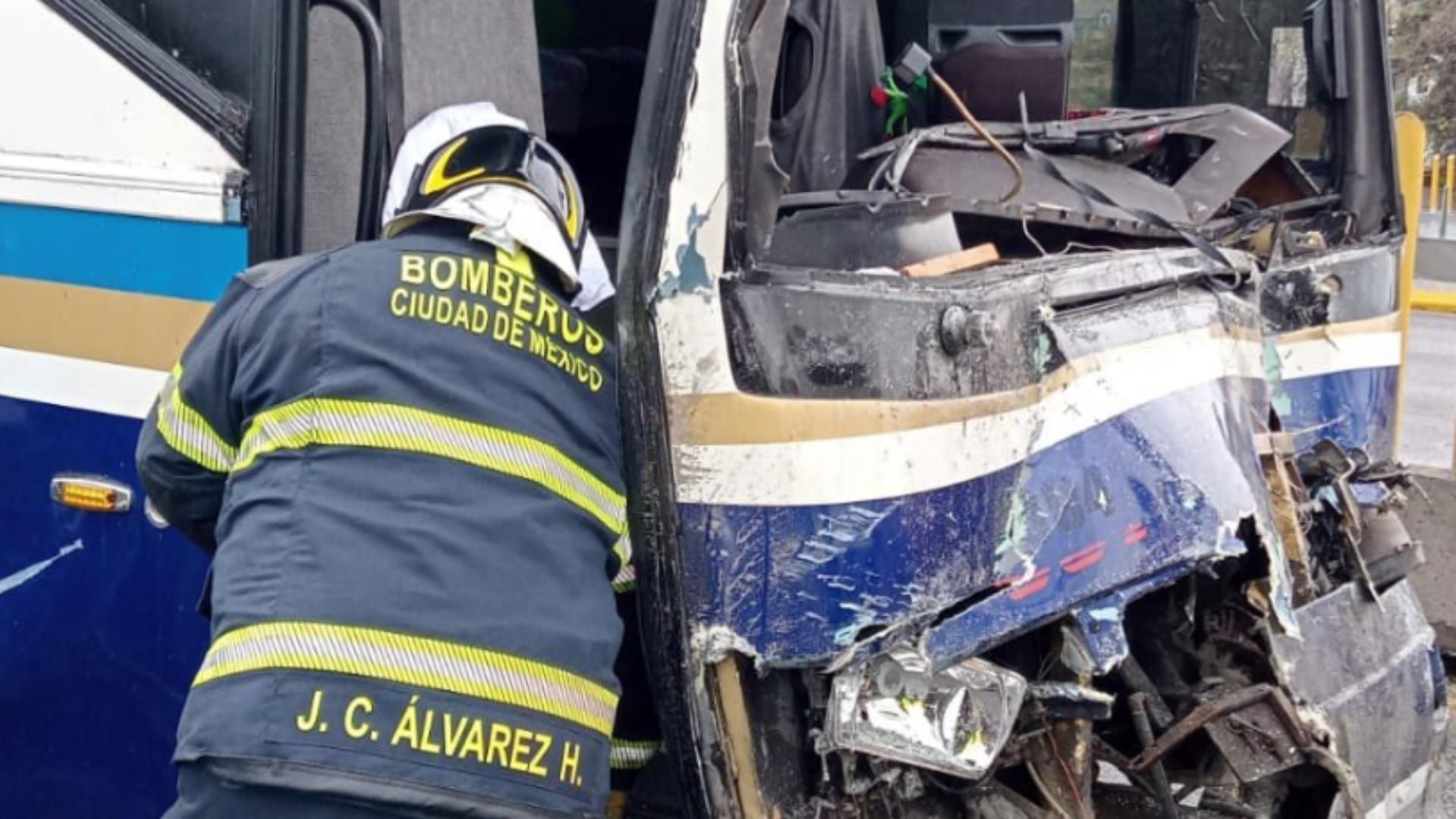 Choque de 2 Autobuses en la Autopista México-Puebla Deja 14 Lesionados