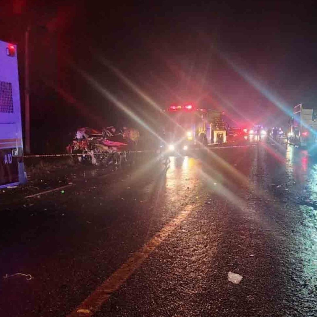 Madre e Hija Pierden la Vida al Impactarse con Caja de Tráiler