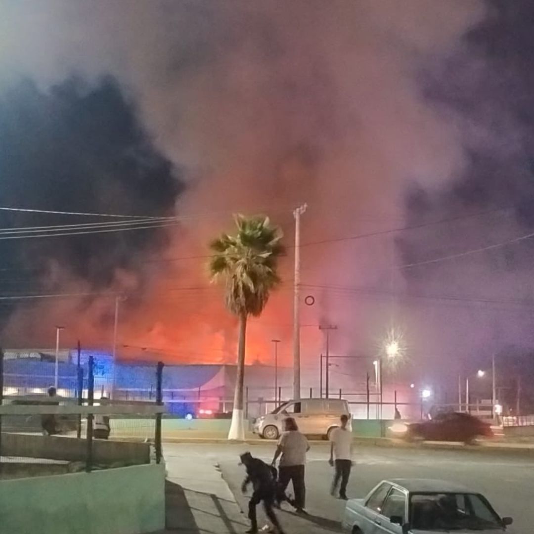 Video | Incendio Consume Supermercado en Frontera, Coahuila